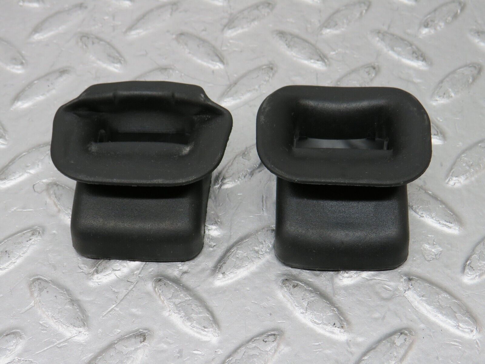 34742 Mercedes-Benz W210 320E Front Door Check Strap Rubber Cover 2027272430