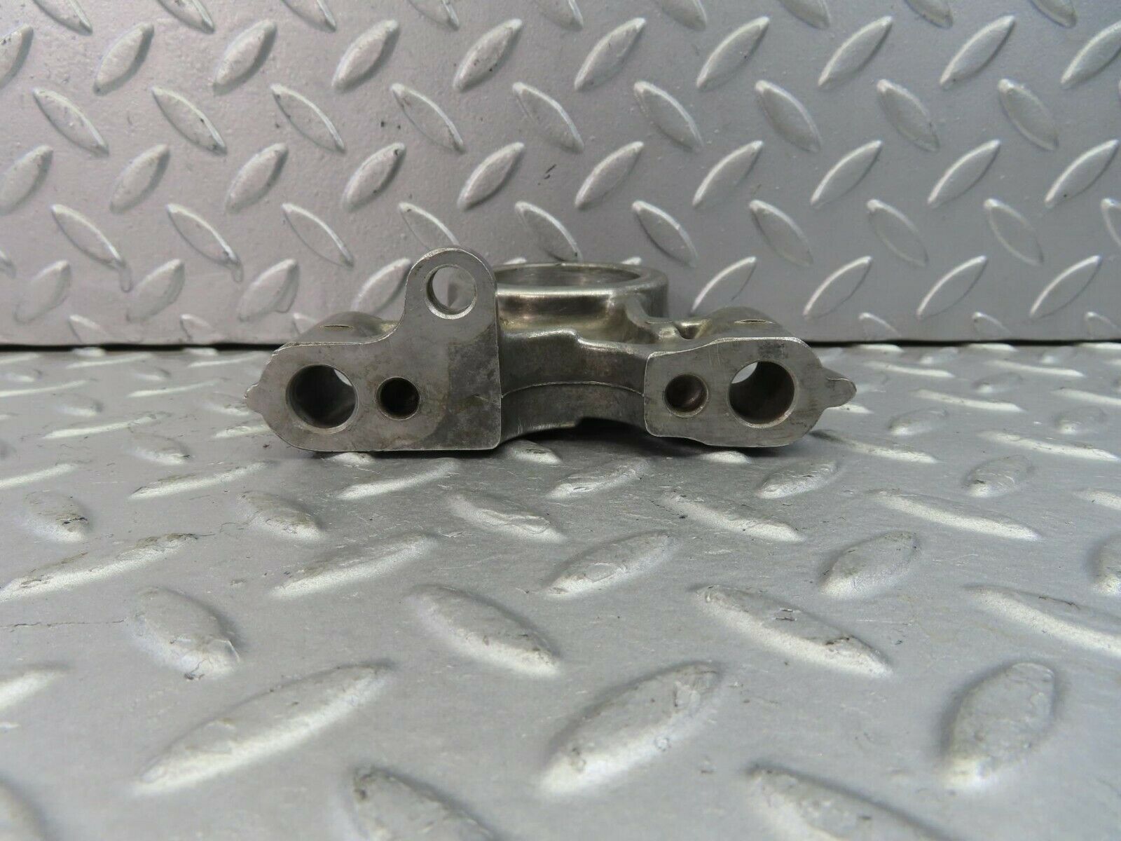 8976 Mercedes-Benz W108 Camshaft Tower Bearing 1140510016