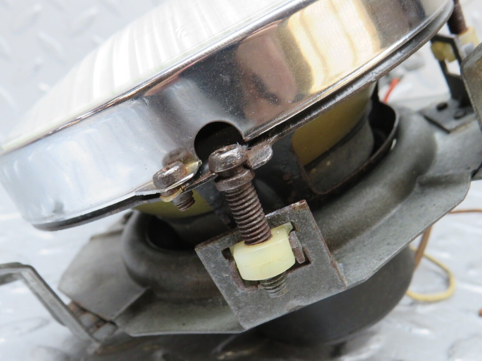 37581 Mercedes-Benz W109 300SEL Front Headlight Bosch Left/Right 1300508003 7077R8 1305601134 1305602059