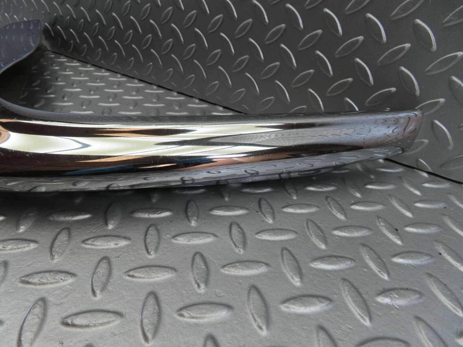 10609 Mercedes-Benz W108 Front Left Upper Bumper Corner