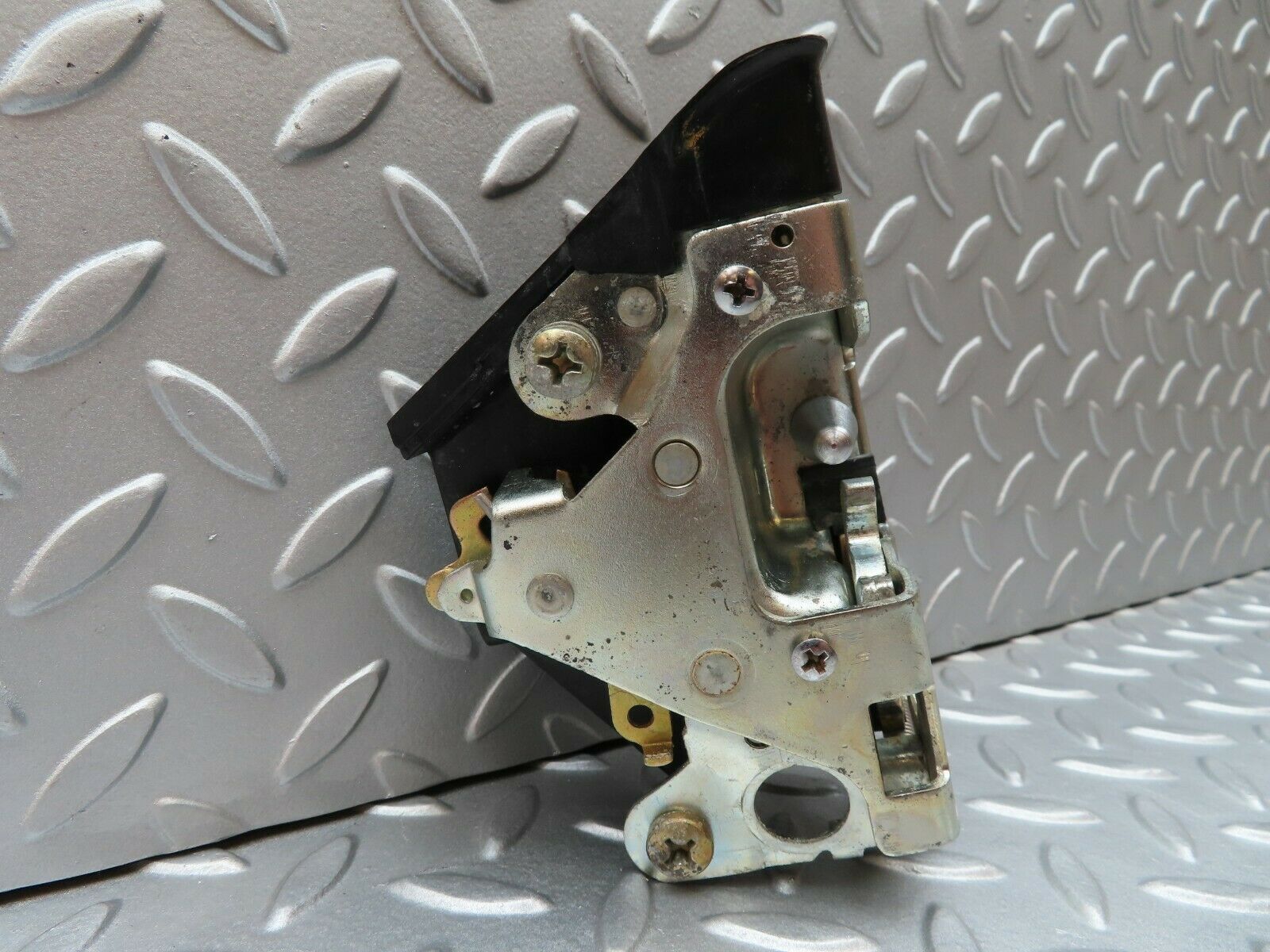 3705 Mercedes-Benz S123 200T Wagon Rear Right Door Lock Mechanism 1237330208