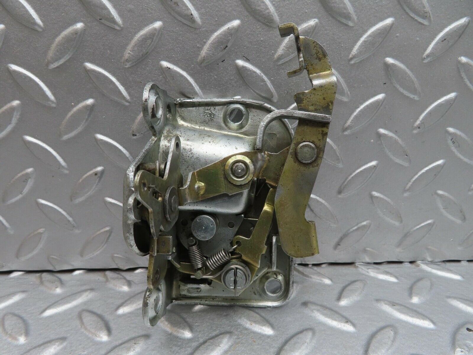 13897 Mercedes-Benz C107 280SLC Left Door Lock Mechanism