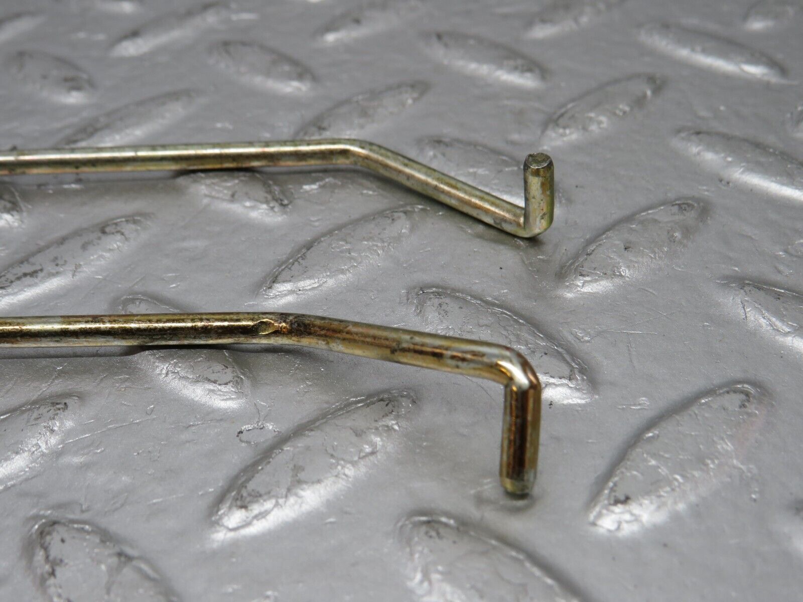 33336 Mercedes-Benz W202 C180 Front Door Lock Knob Pair