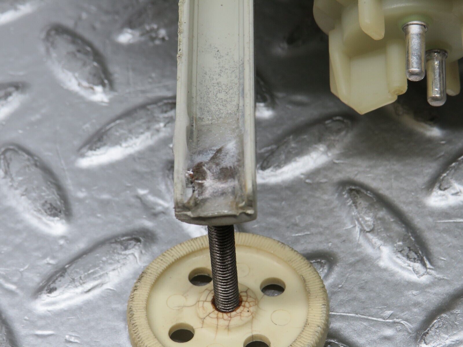 31707 Mercedes-Benz W201 190LE 1.8L Indicator Light Front Left Bosch 1305232911