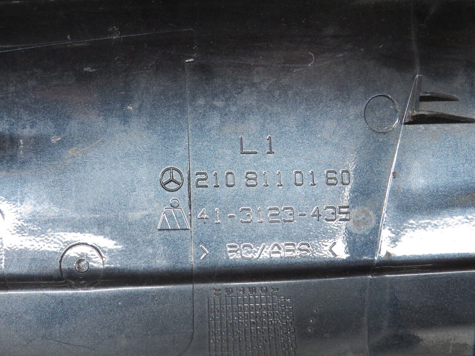 38171 Mercedes-Benz W210 Wing Mirror Housing Left 2108110160