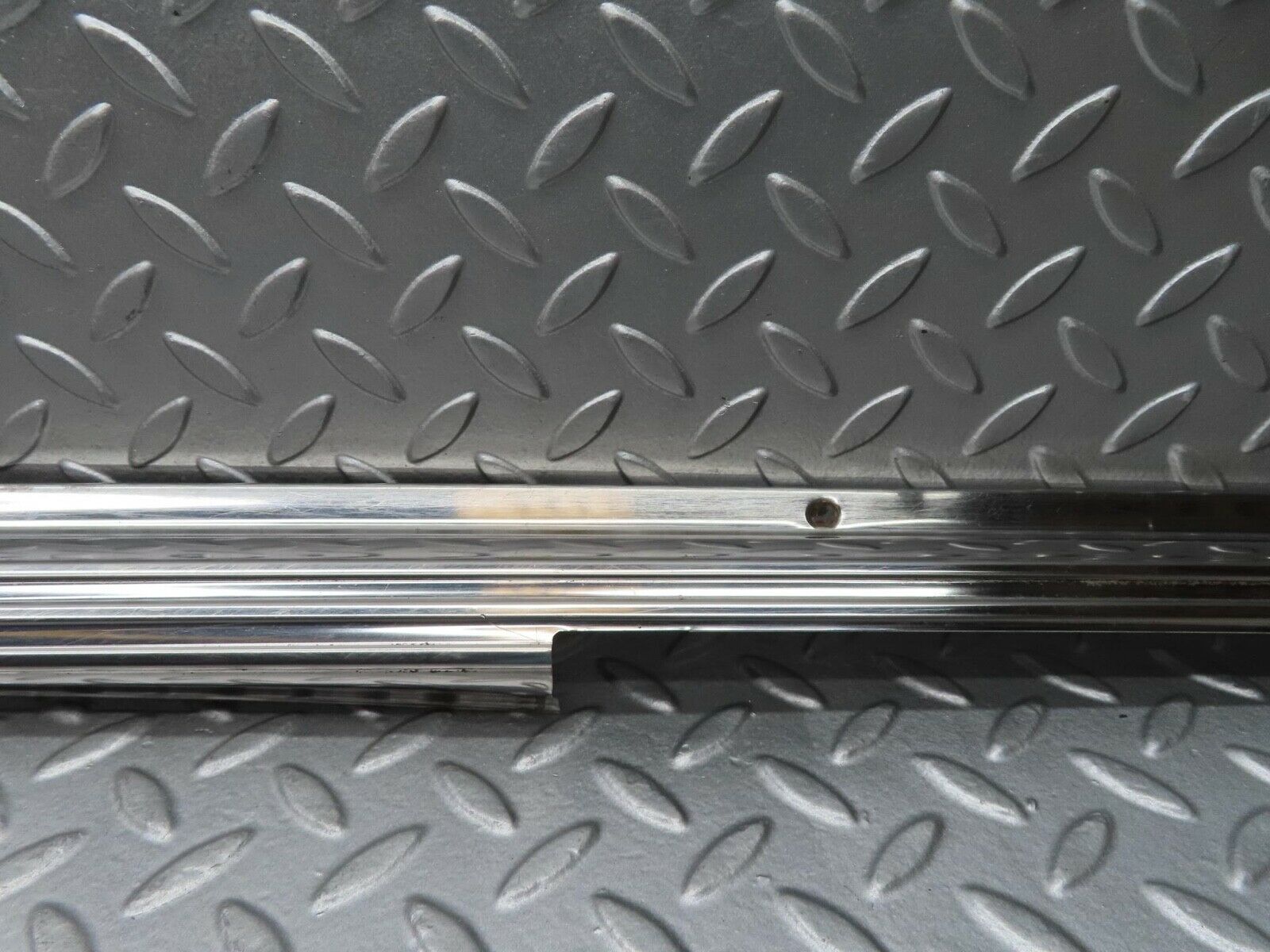 16755 Mercedes-Benz C107 380SLC Right Door Sill Chrome