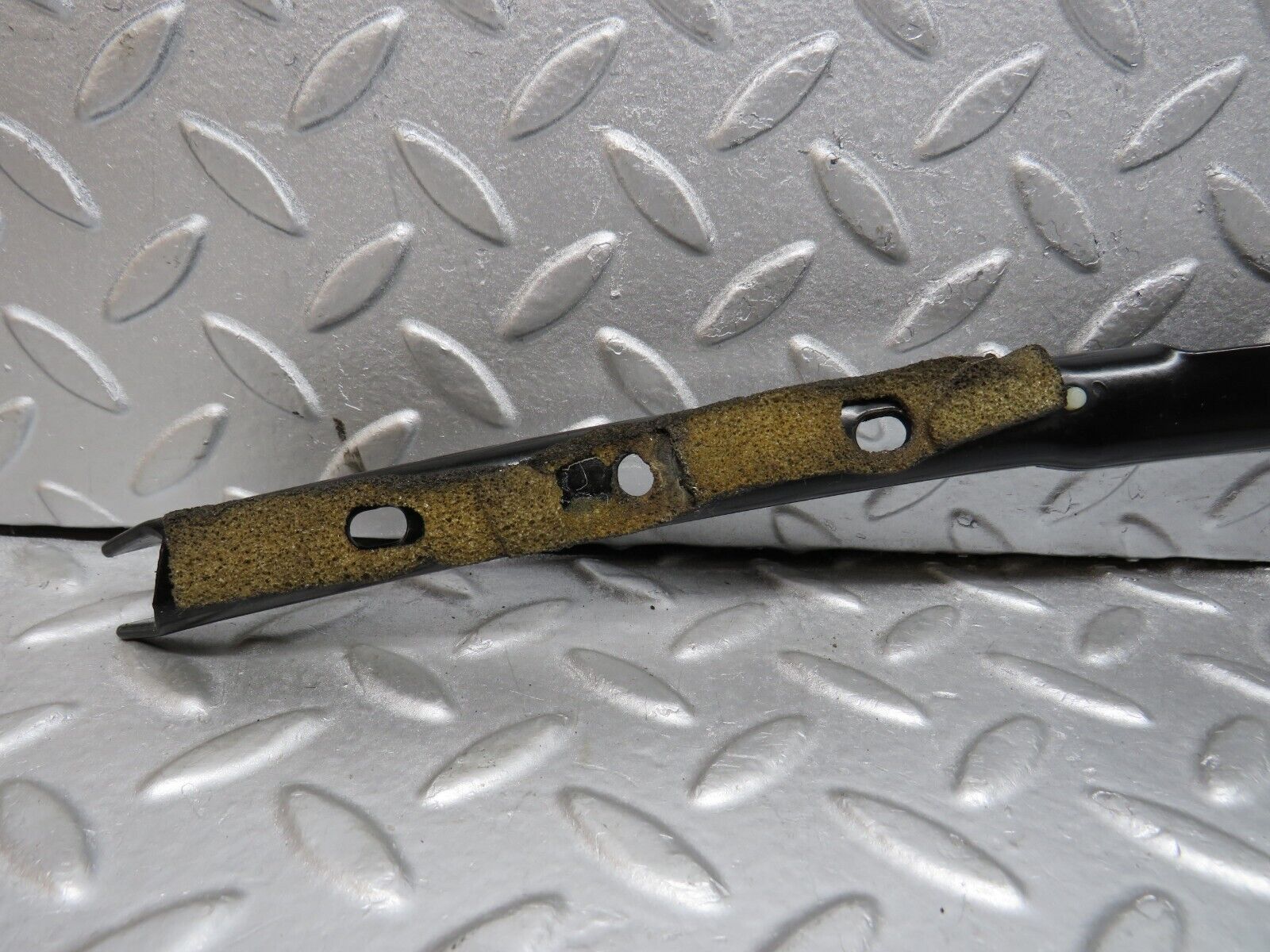 39660 Mercedes-Benz R129 320SL Coupe Left Door Front Window Channel