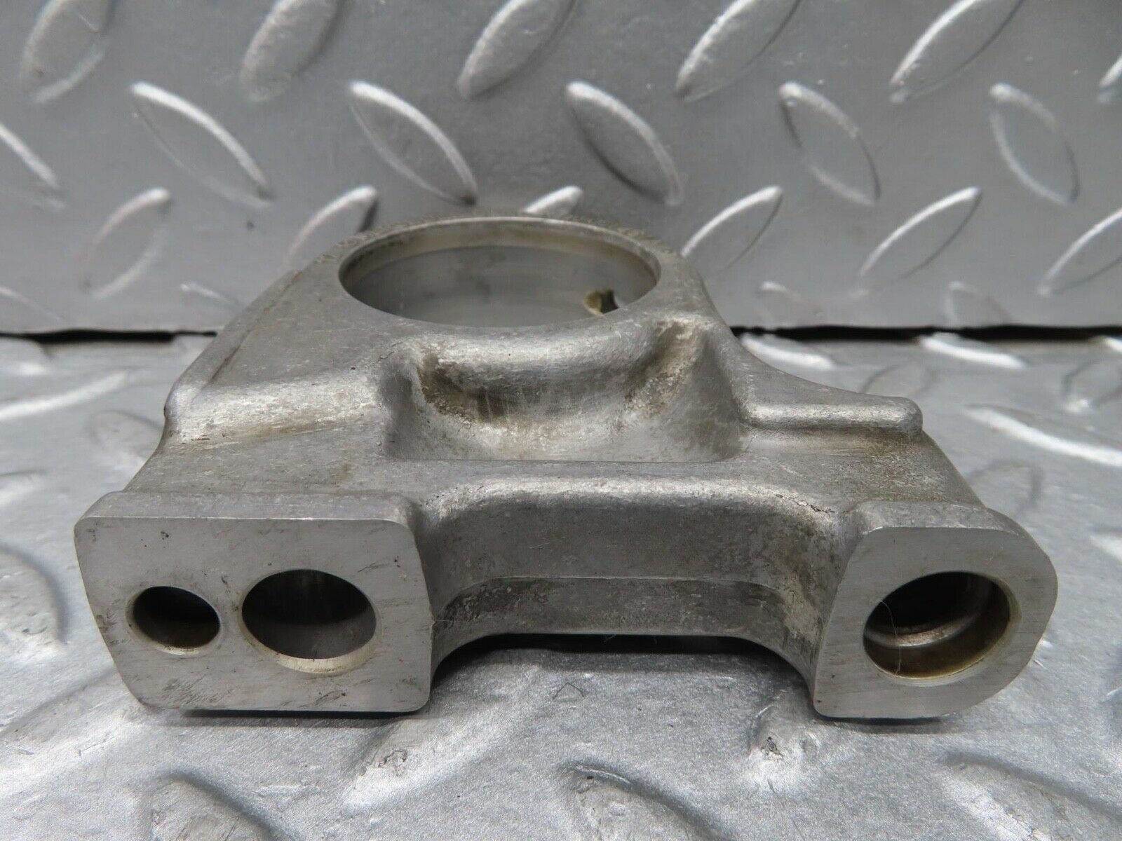 16720 Mercedes-Benz C107 380SLC Camshaft Tower Bearing 1160514612