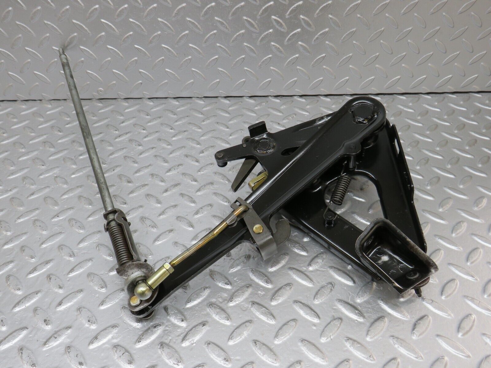 34500 Mercedes-Benz C126 380SEC Coupe Handbrake Regulator