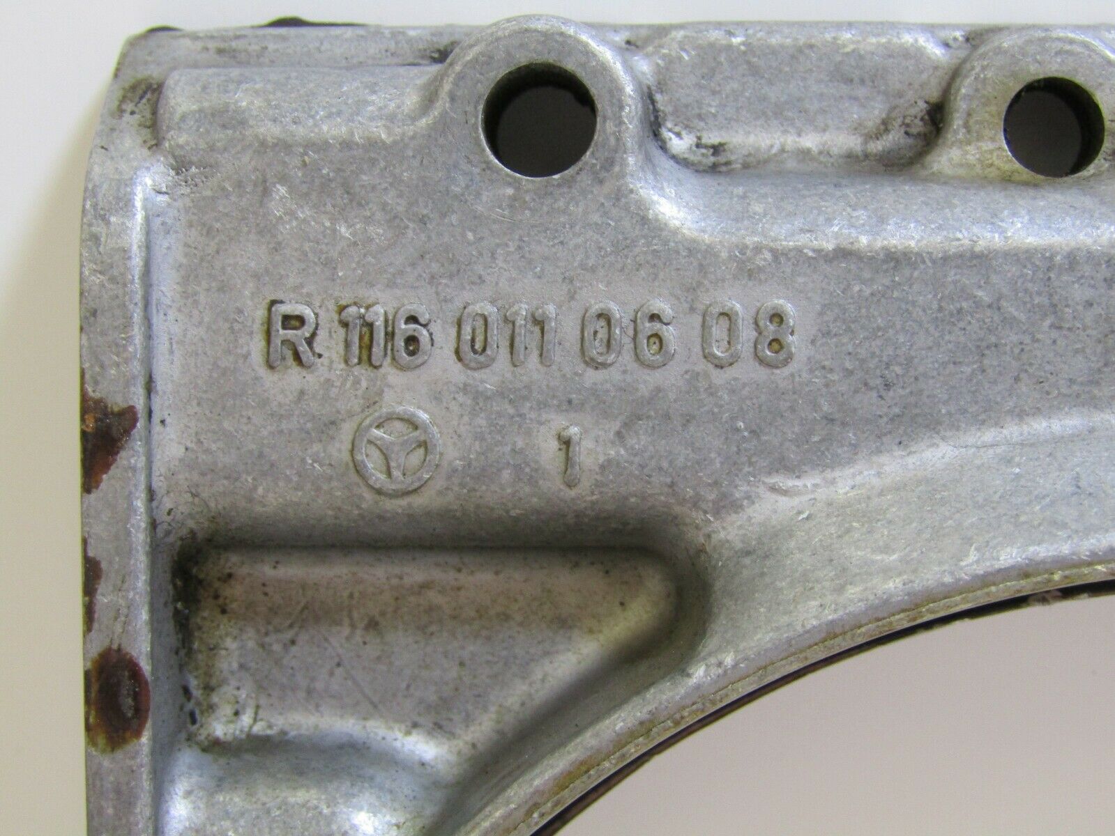 0907 Mercedes-Benz C107 350SLC Coupe Coupe Crankshaft Lid 1160110608