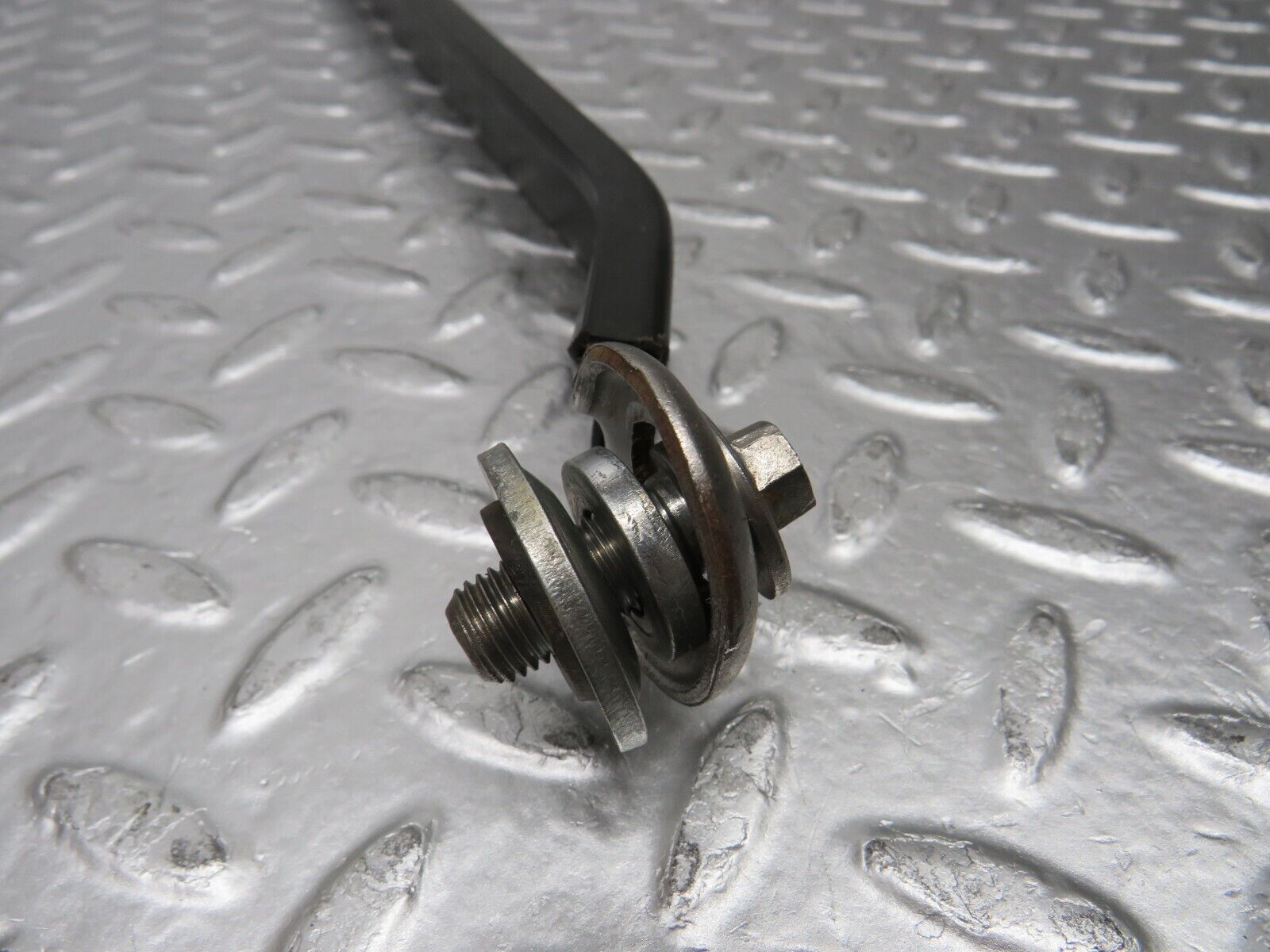 0095 Mercedes-Benz W116 350SE Seat Belt Runner Left