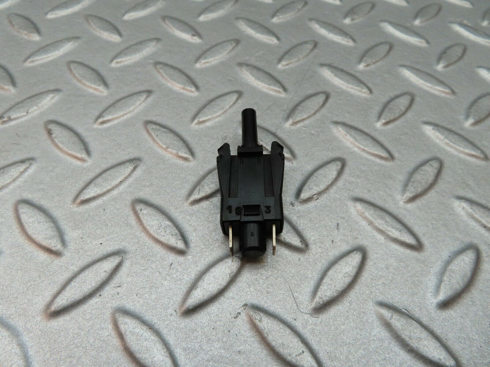 5762 Mercedes-Benz W123 200 Door Contact Switch 0015458714