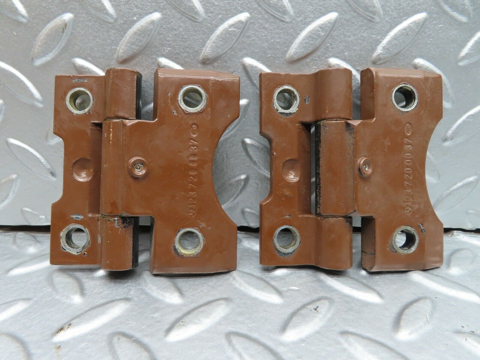 21070 Mercedes-Benz W123 230E Door Hinges Pair 1237200037