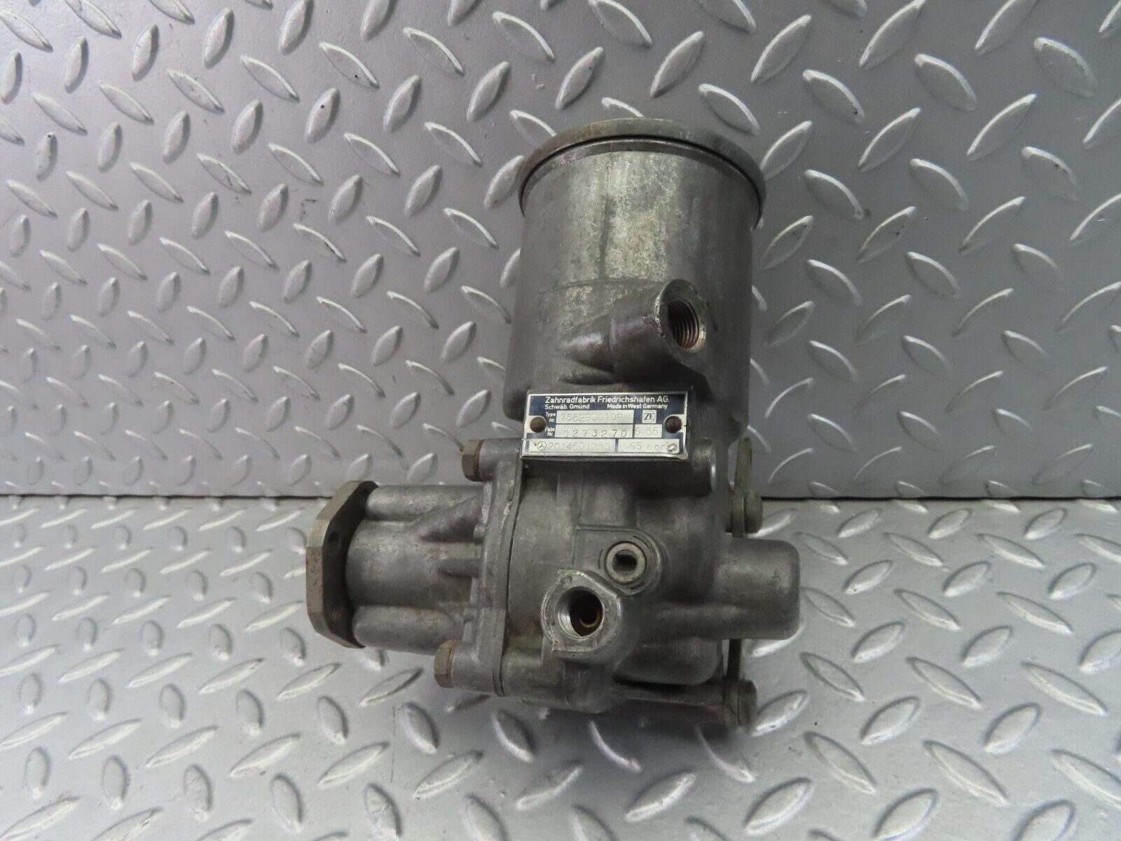 8285 Mercedes-Benz W201 Power Steering Pump 2014601280