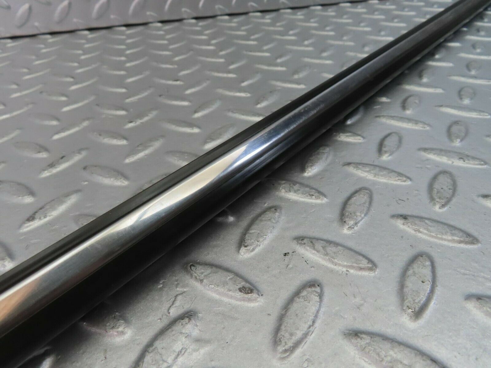 10246 Mercedes-Benz W123 Rear Left Door Centre Moulding Trim