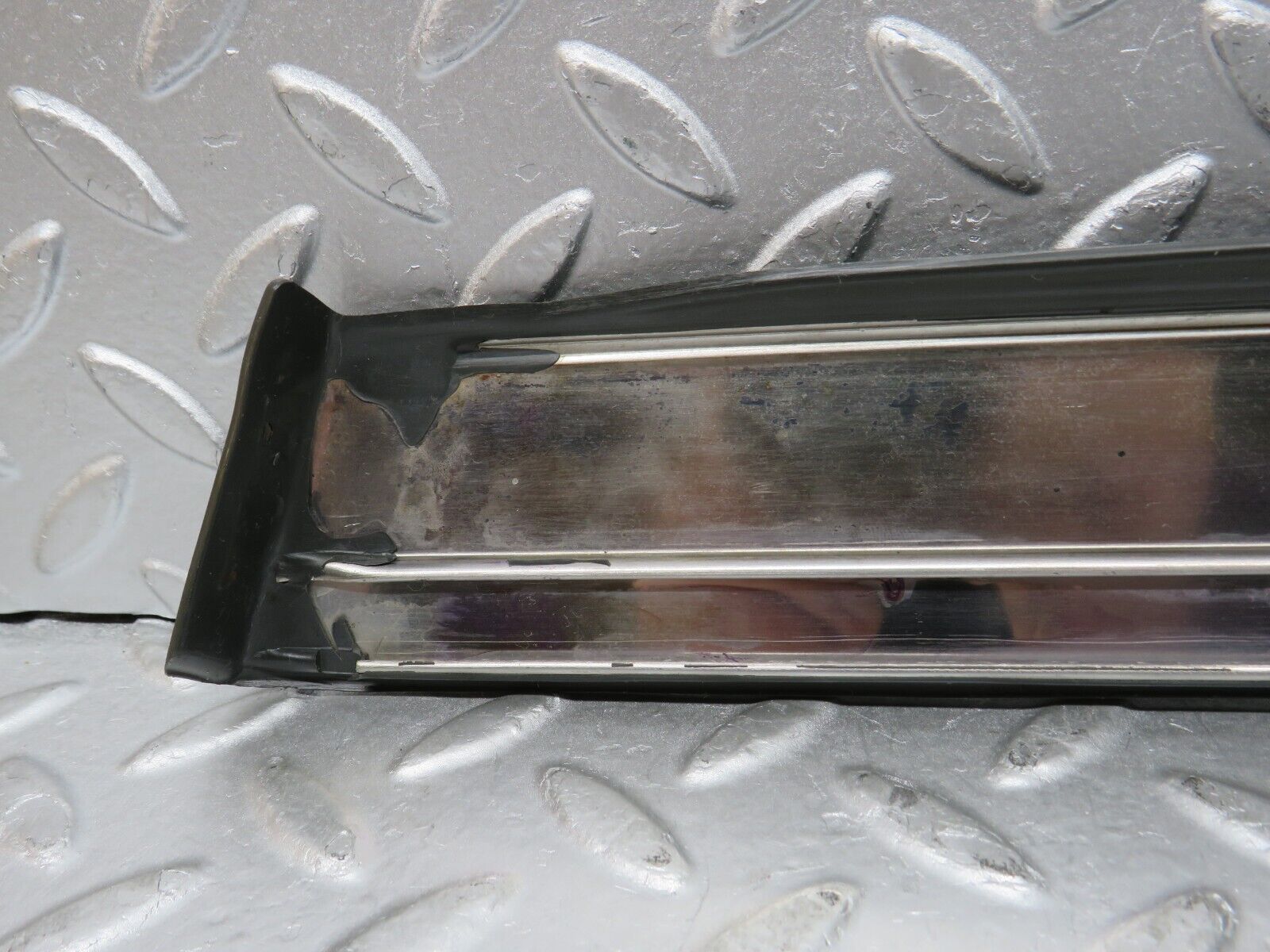 32296 Mercedes-Benz S124 300TE Wagon Front Left Fender Wing Lower Moulding Trim