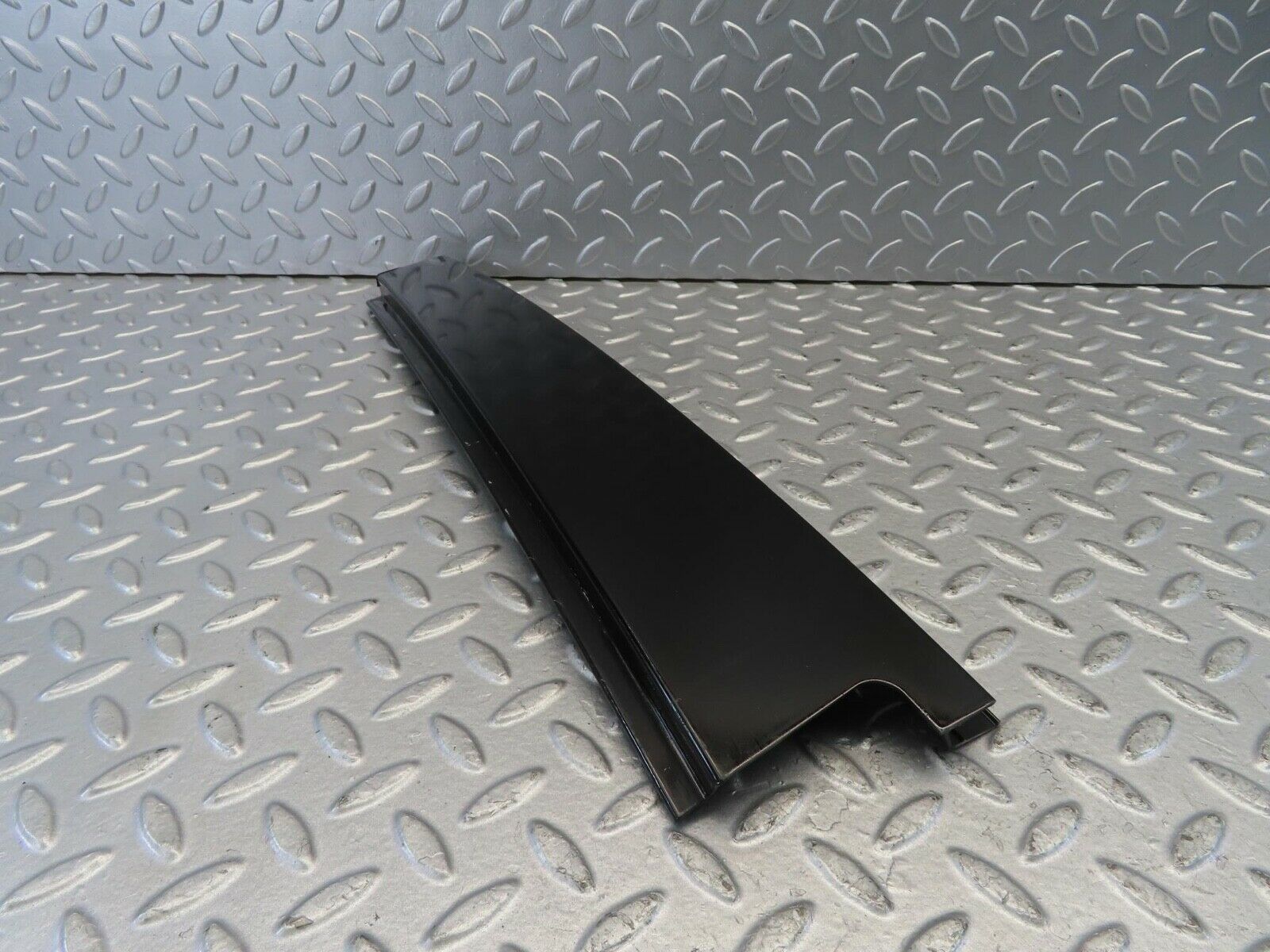 11201 Mercedes-Benz W221 S320 Rear Left Door Glass Side Trim