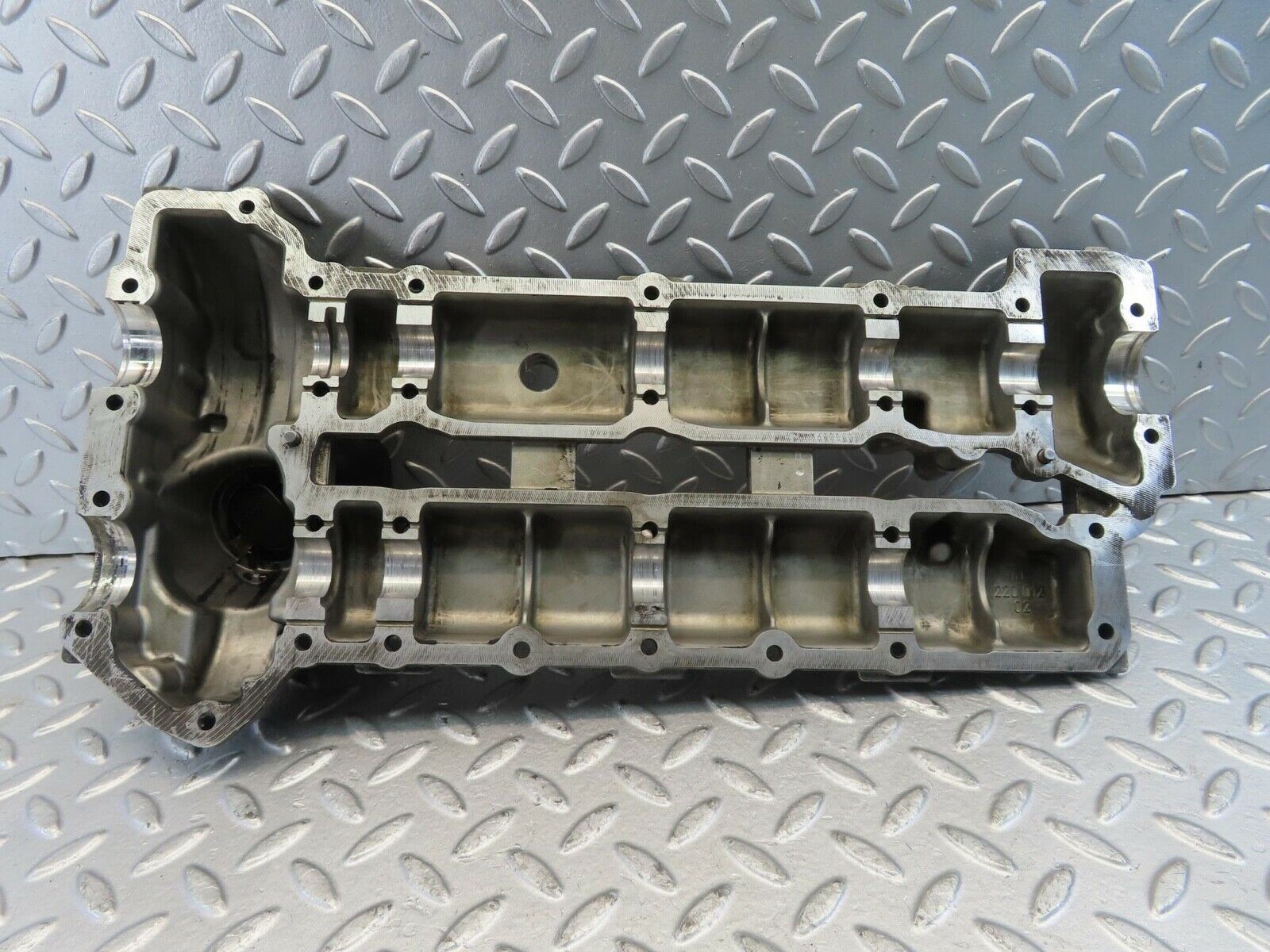 11264 Mercedes-Benz W221 S320 Cylinder Head Valve Cover 6420101130