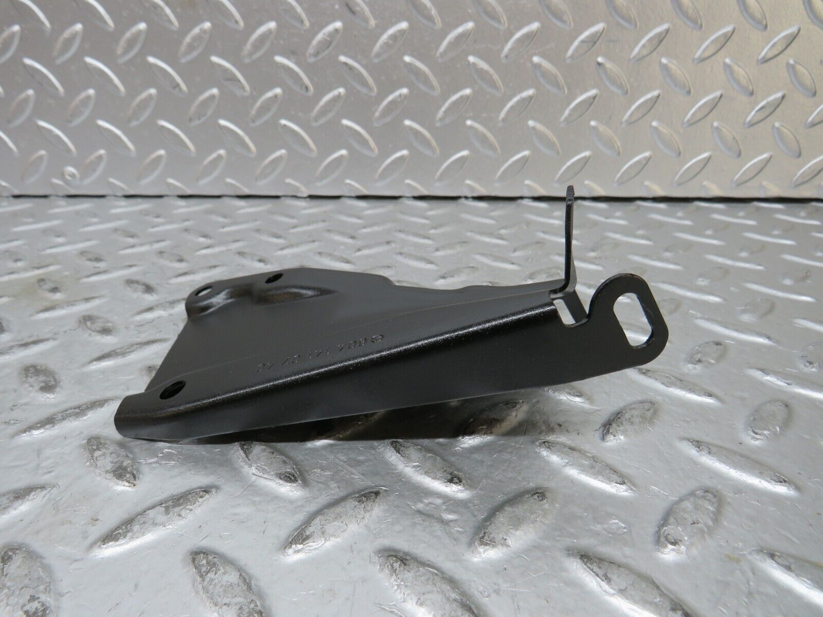 27699 Mercedes-Benz S124 300TE Wagon Air Intake Manifold Bracket 6041410740