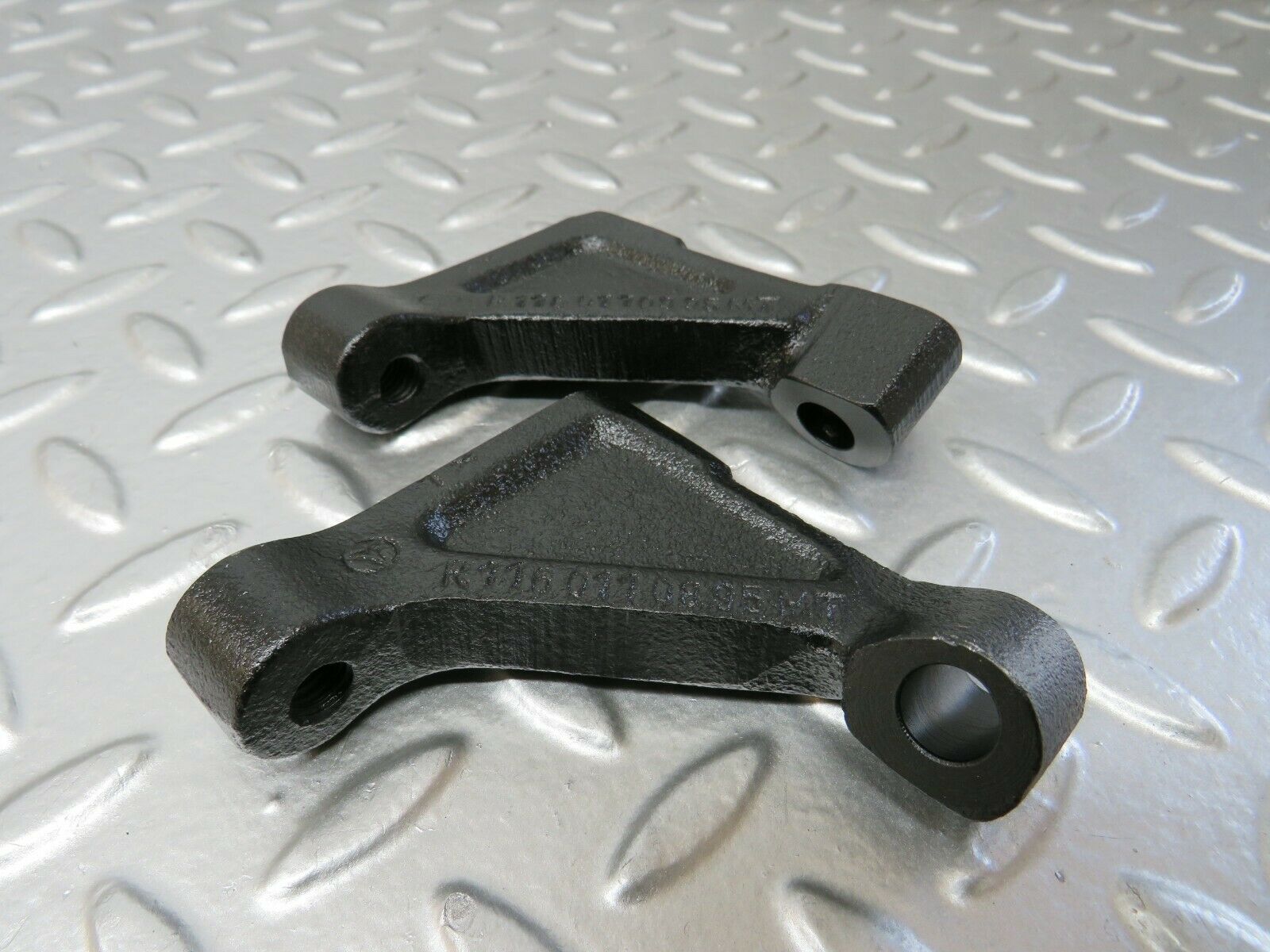 23905 Mercedes-Benz C107 450SL Engine Mount Bracket Pair 1160110895 1160110995