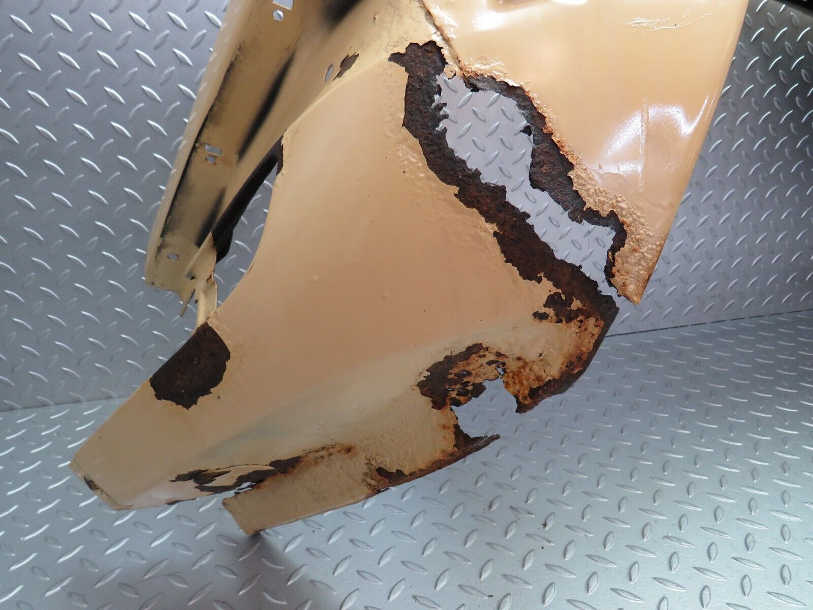 28716 Mercedes-Benz W123 230E Front Left Wing Fender