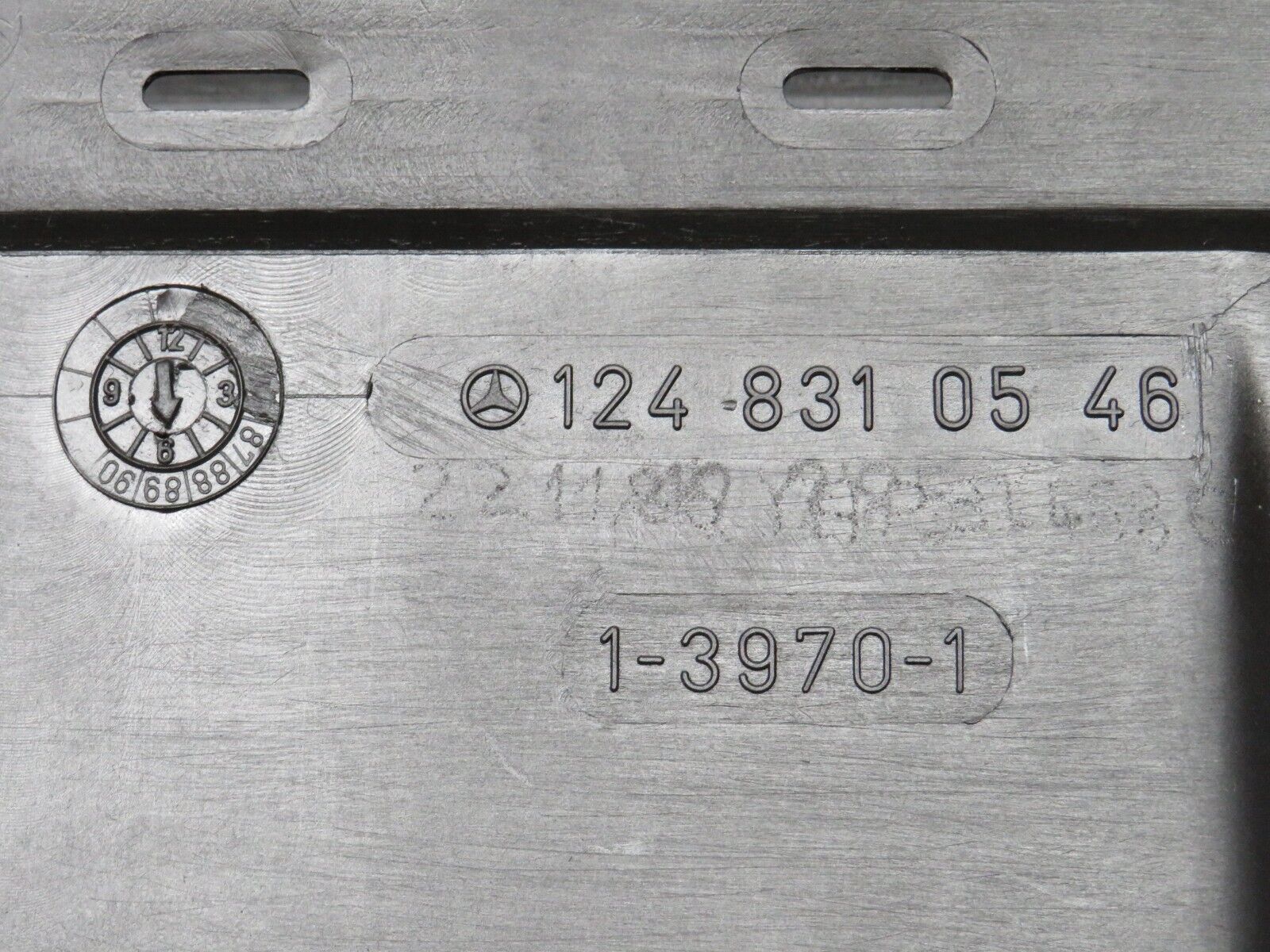 32359 Mercedes-Benz S124 300TE Wagon Ventilation Air Duct Left 1248310546