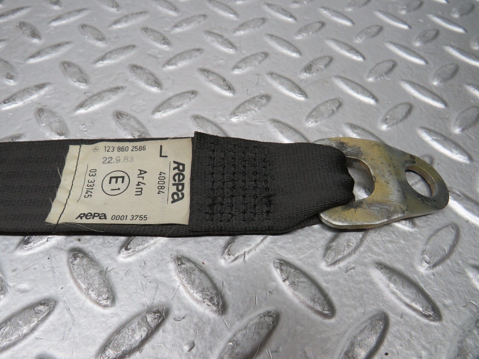 28535 Mercedes-Benz S123 240D Wagon Front Left Seat Belt 1238602586