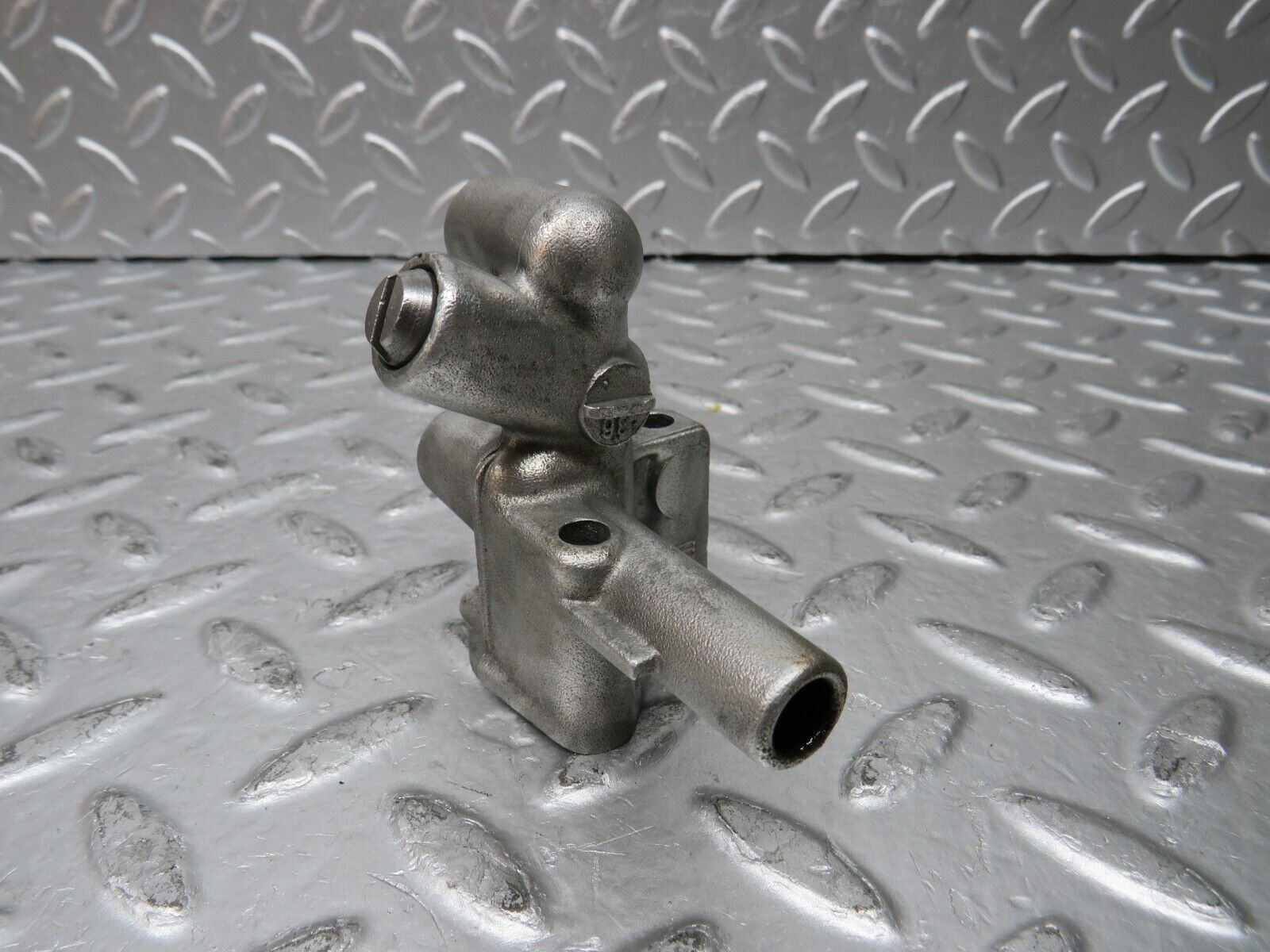 29865 Mercedes-Benz W123 230E Idle Control Valve 1020940512