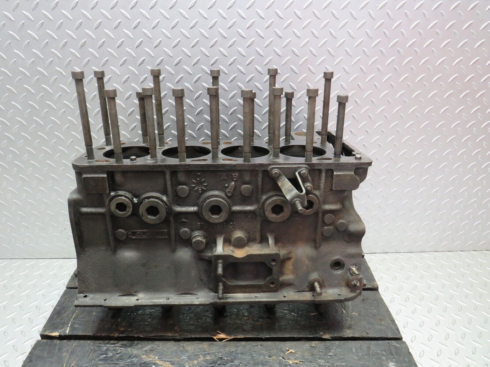 0346 Mercedes-Benz W123 220D Engine Block 6150111101
