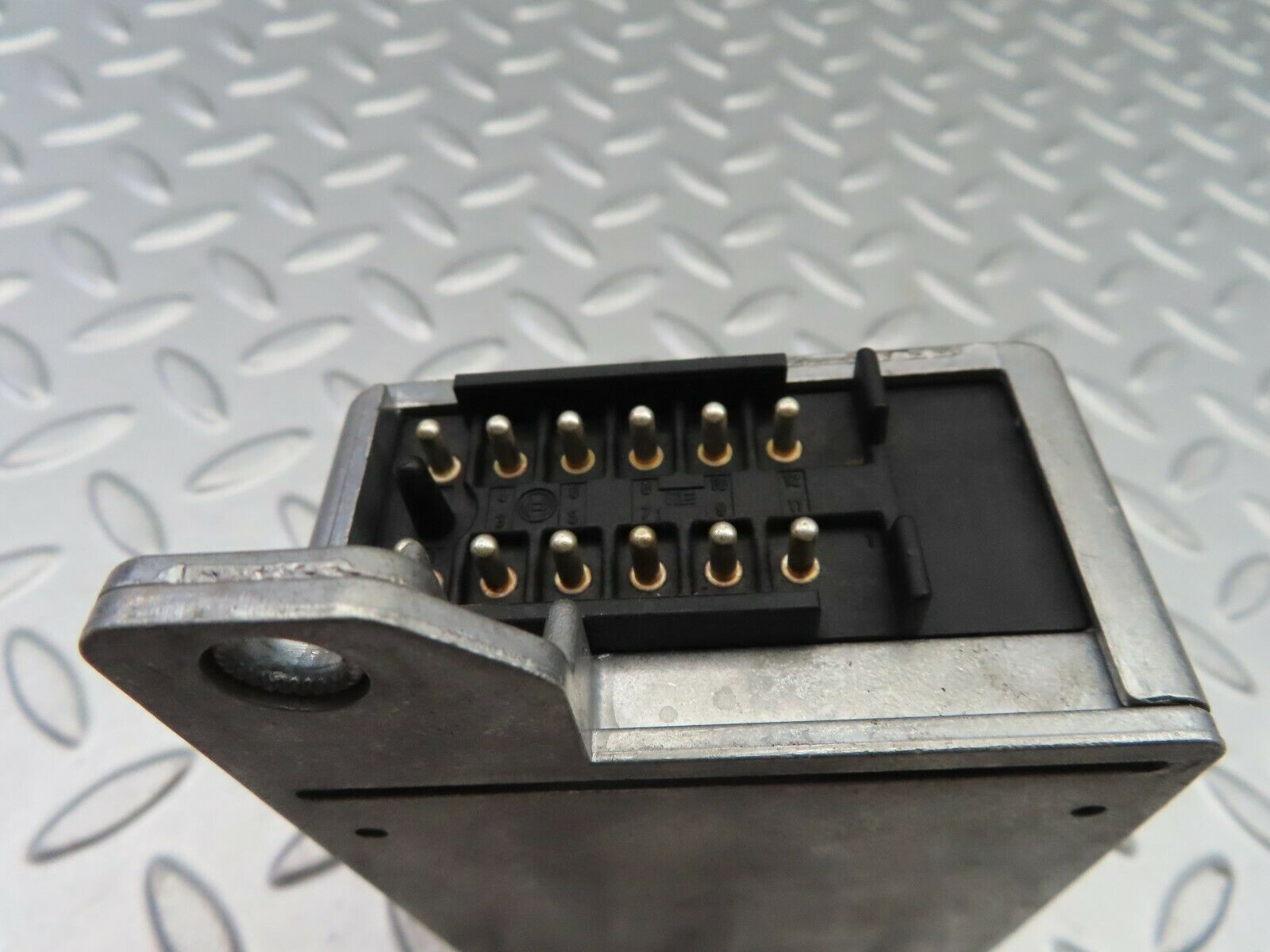 7190 Mercedes-Benz S124 E220 Wagon Air Bag Control Unit Bosch 0048201710