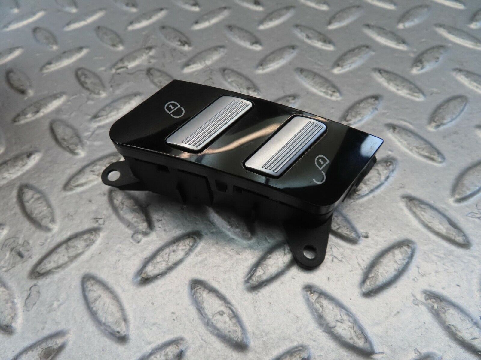 11094 Mercedes-Benz W221 S320 Front Left Seat Control With Door Unlock Switch