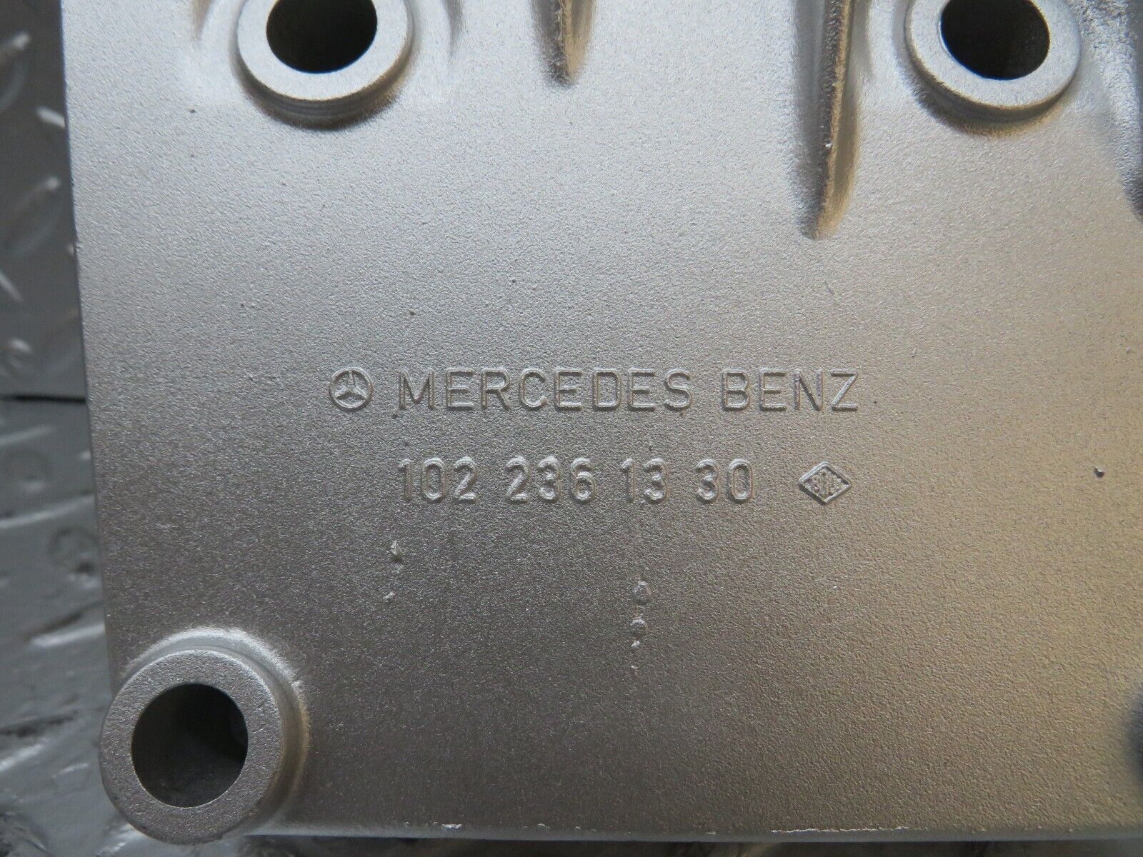 31879 Mercedes-Benz W201 190LE 1.8L Power Steering Pump Bracket 1022361330