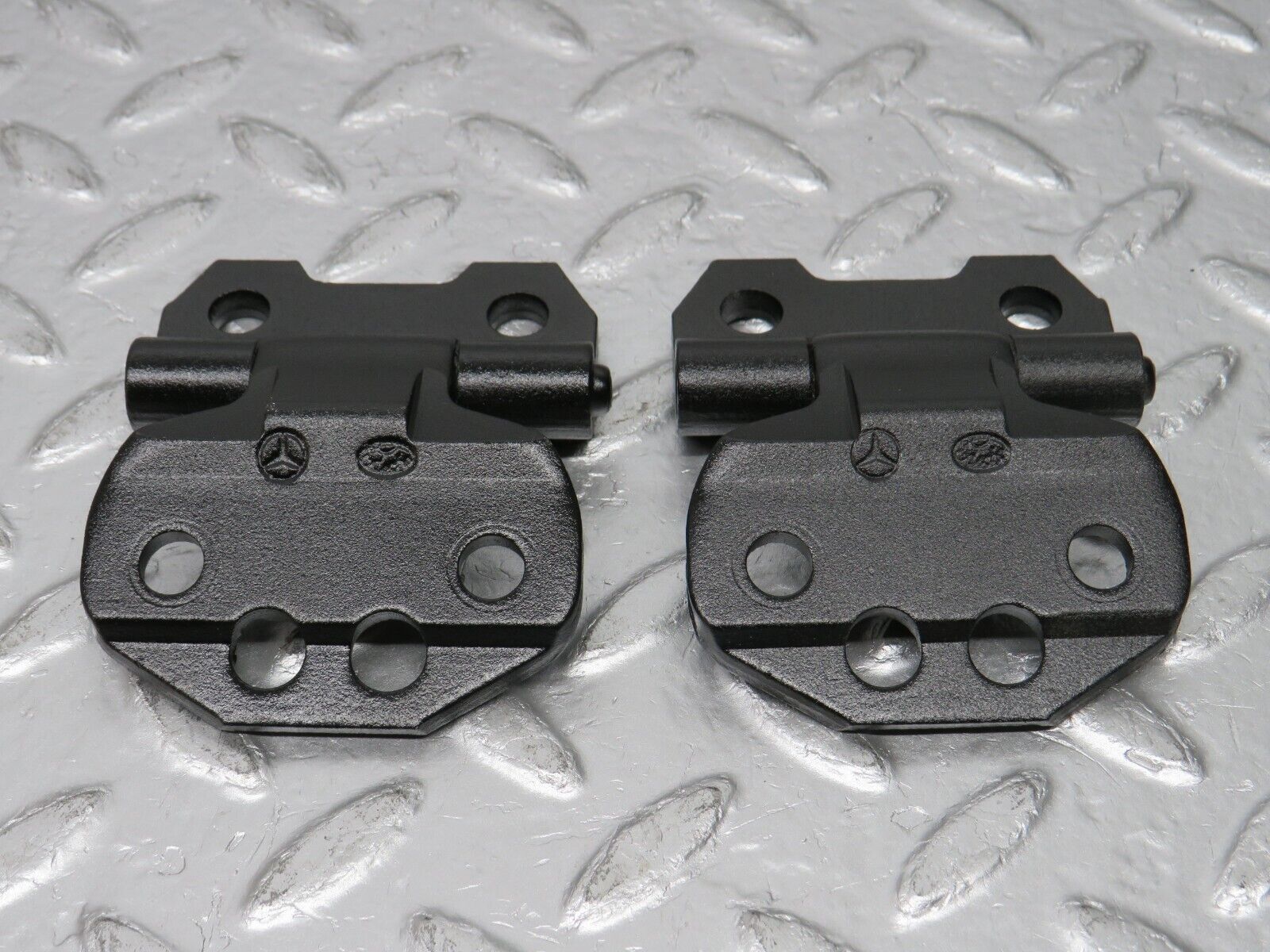 32557 Mercedes-Benz S124 300TE Wagon Door Hinge Right Side