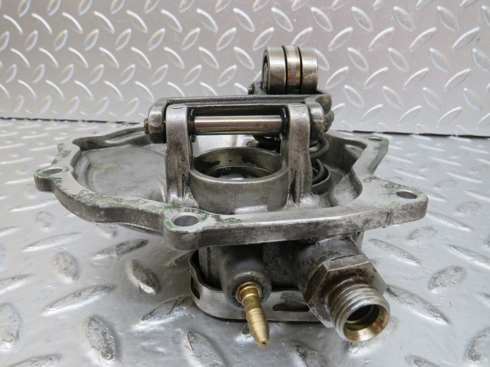 25361 Mercedes-Benz W201 190D Vacuum Pump Pierburg 0002302865