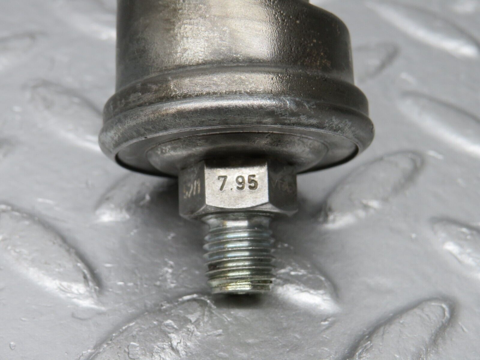 39152 Mercedes-Benz W201 190E 2.6L Oil Pressure Sensor VDO