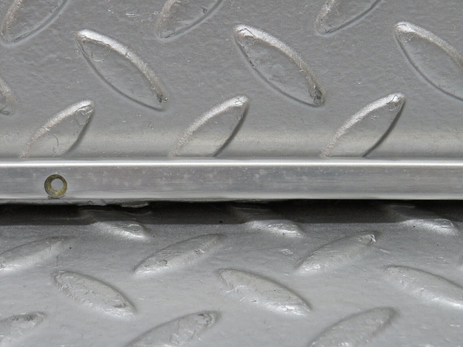 32573 Mercedes-Benz S124 300TE Wagon Sunroof Chrome Trim