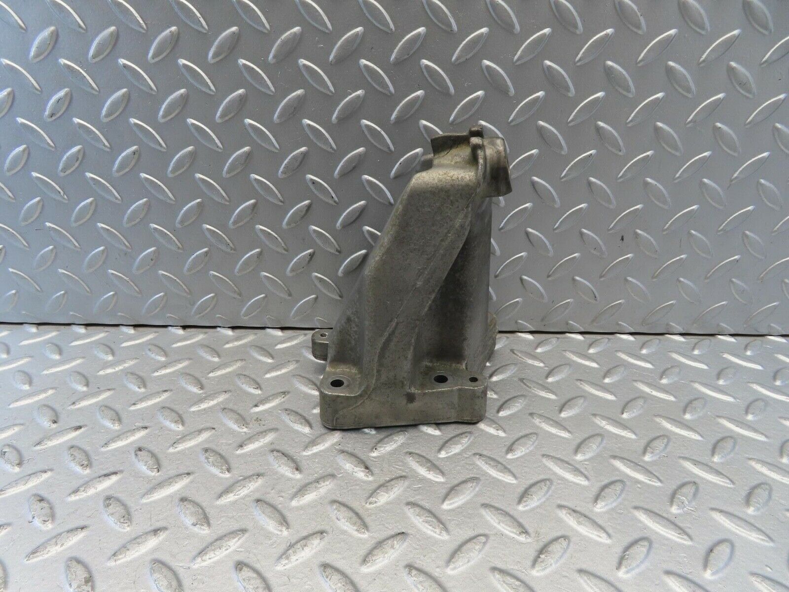 11278 Mercedes-Benz W221 S320 Engine Mount Bracket Right Side 6422230504