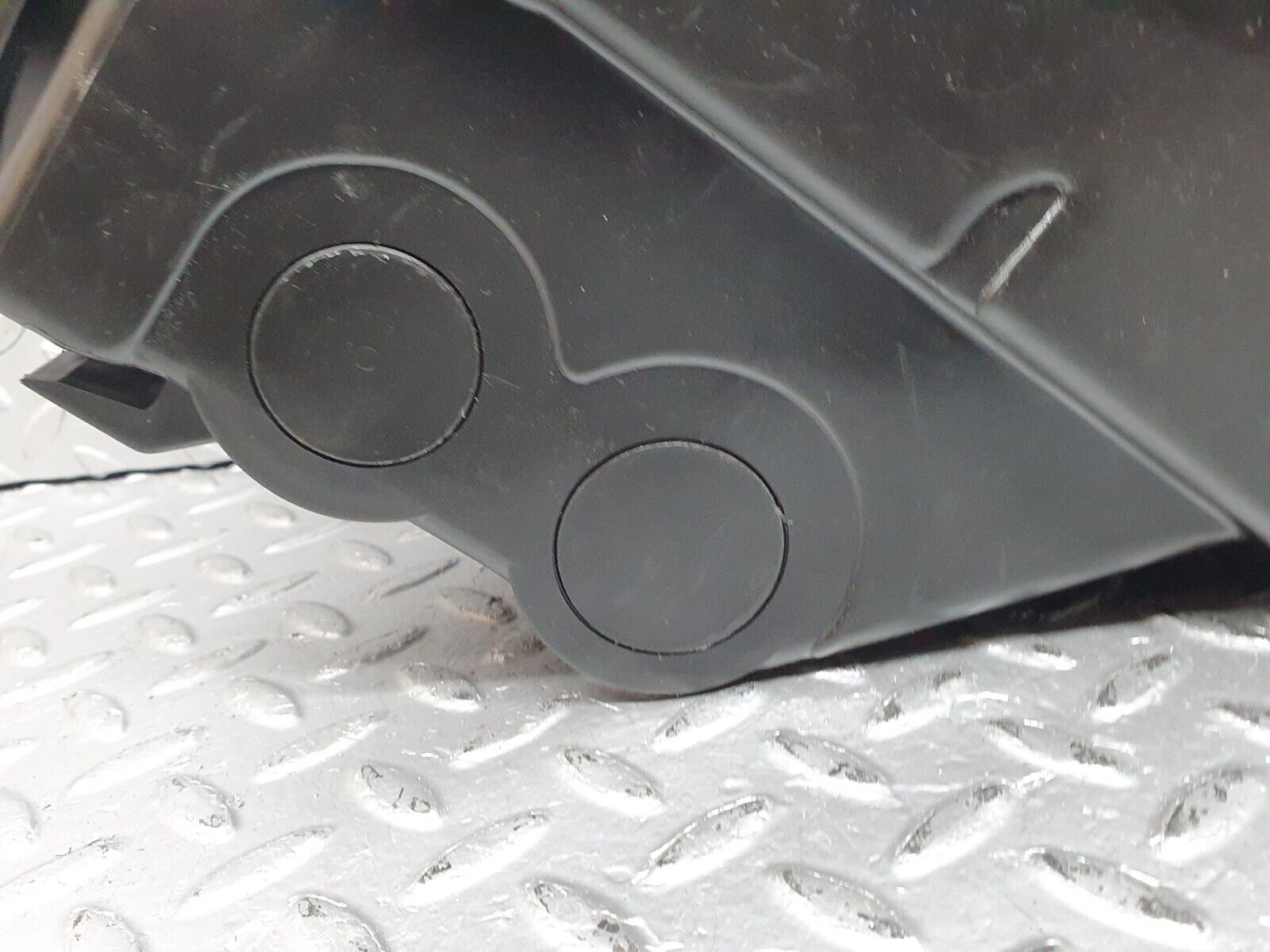 41220 Mercedes-Benz W126 300SE Fuse Box Housing 1265401650 1265400182 1265452100