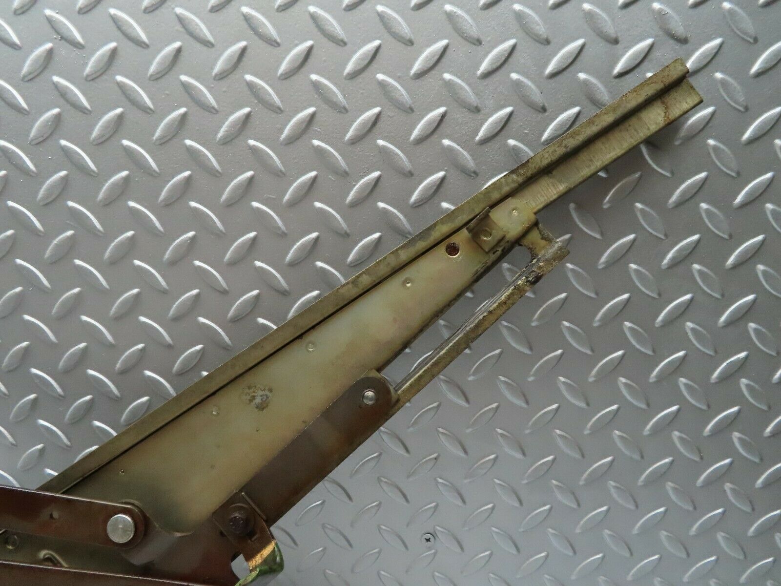 4722 Mercedes-Benz W114 280CE Coupe Front Right Manual Window Regulator