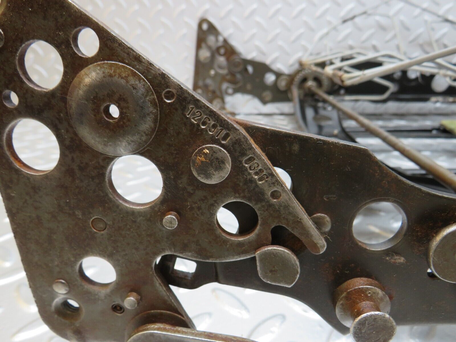 37156 Mercedes-Benz C126 420SEC Coupe Front Right Driver Electric Seat Backrest