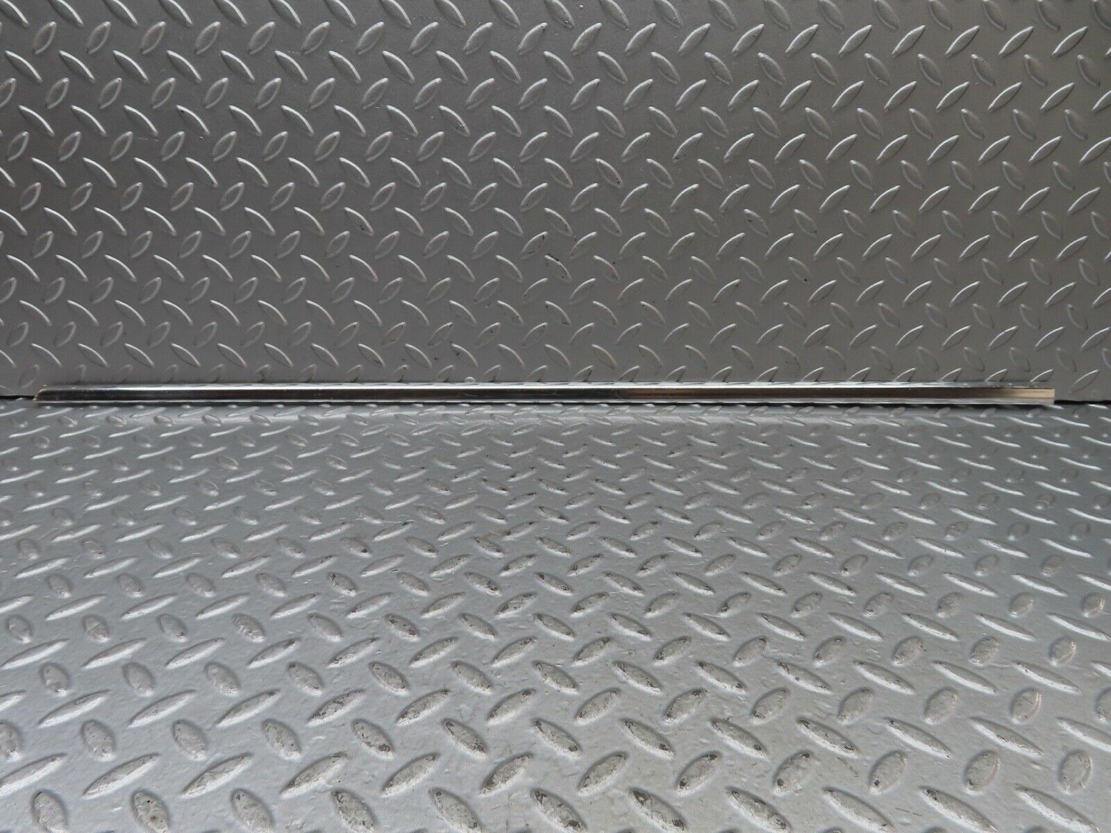 19125 Mercedes-Benz W123 300D Front Left Door Chrome Moulding Trim