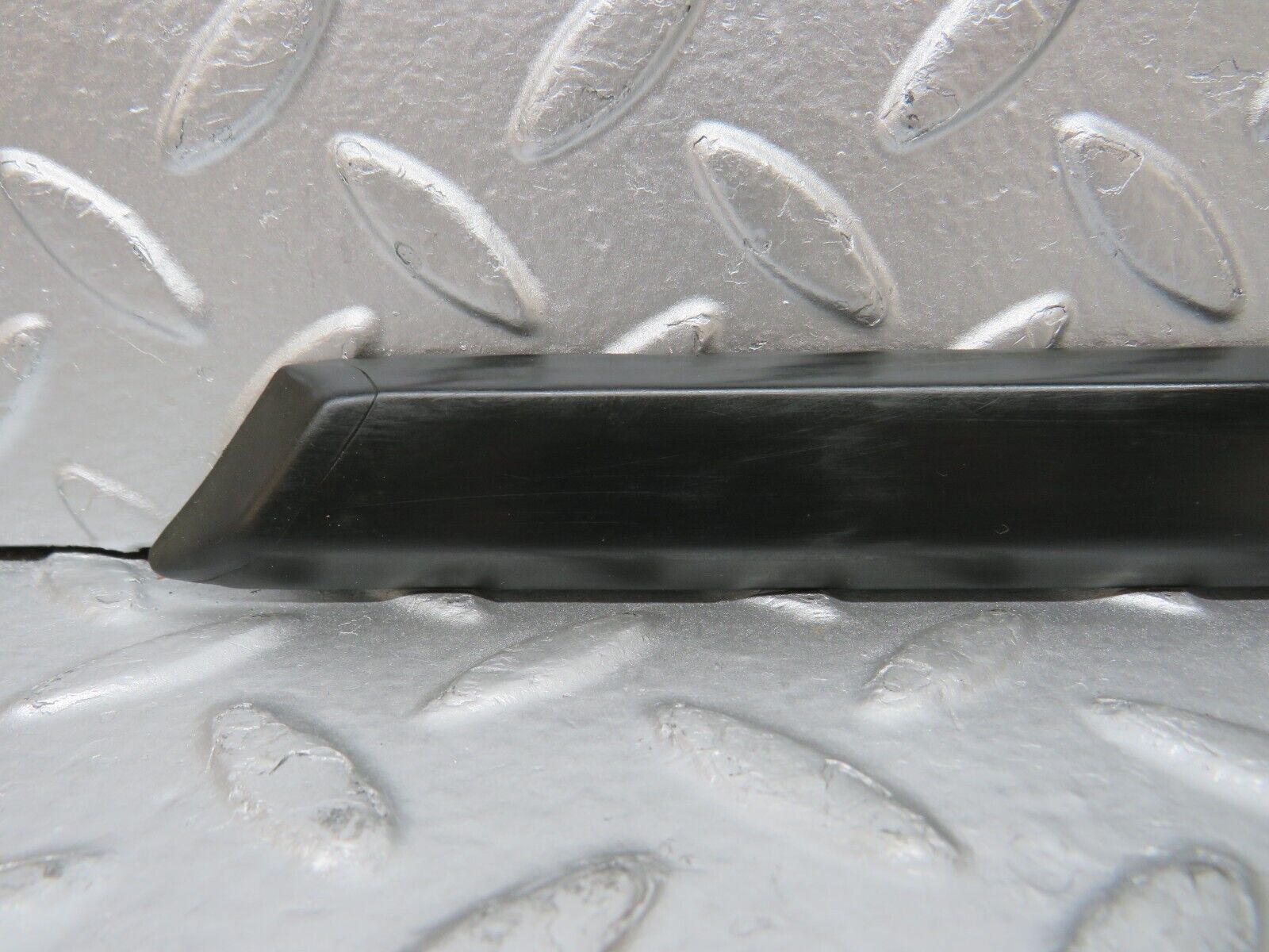 30790 Mercedes-Benz W201 190E 2.0L Rear Right Fender Wing Centre Moulding Trim