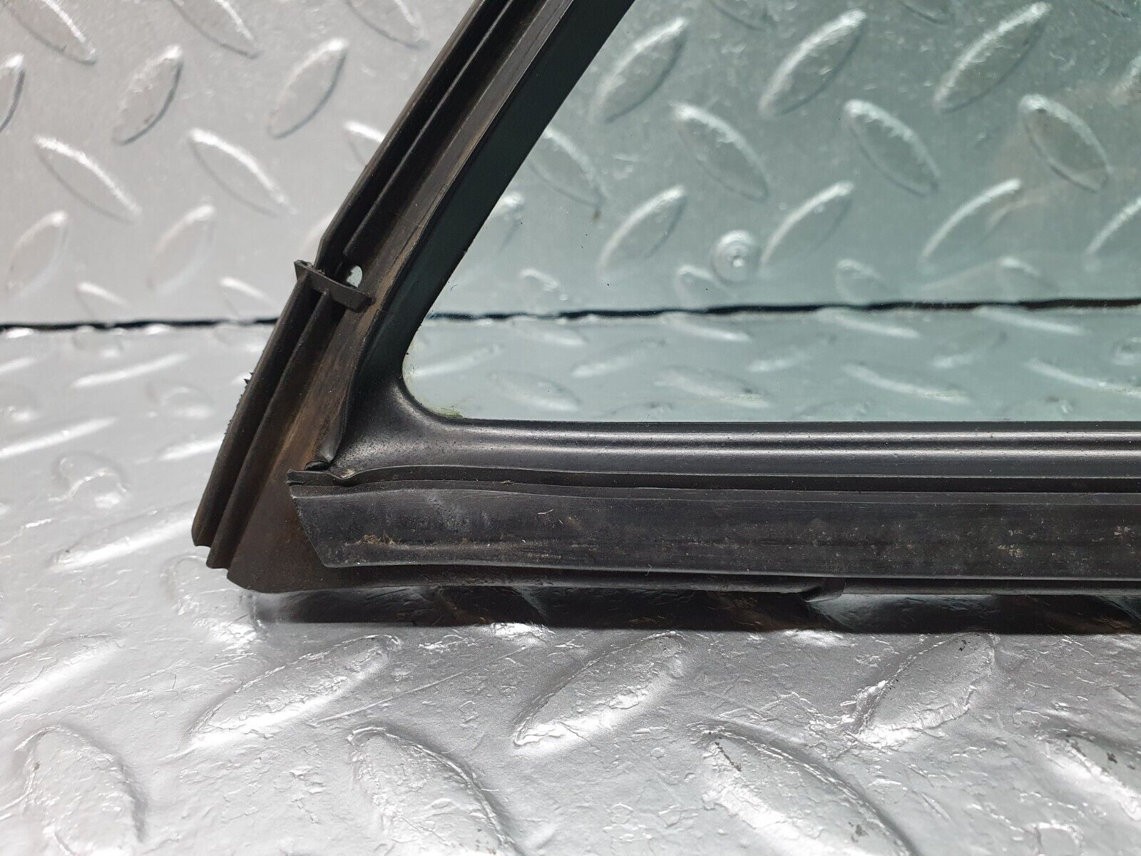 41411 Mercedes-Benz W124 200E Rear Left Quarter Window Glass 1247350524