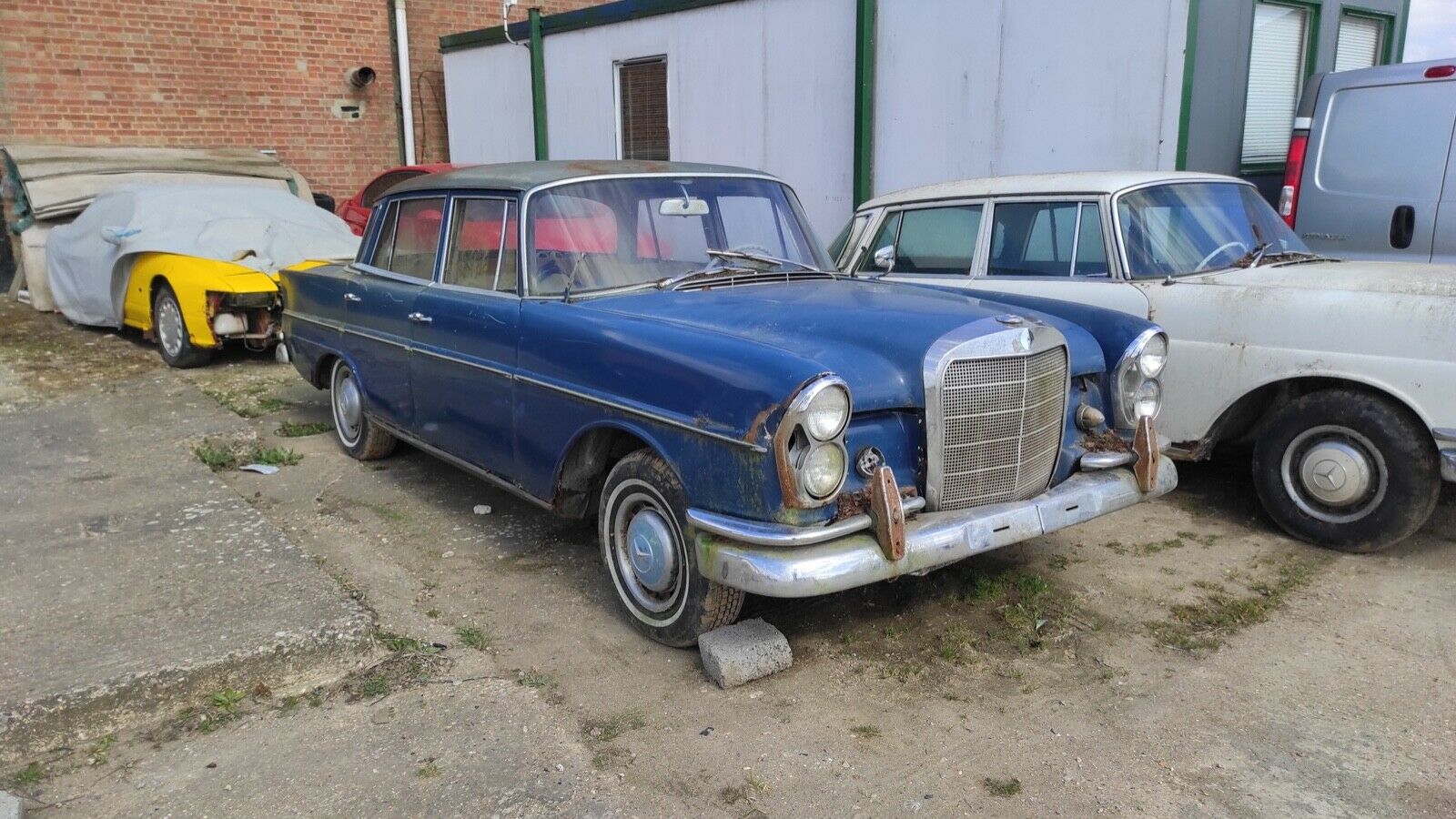 13066 Mercedes-Benz W111 220SE Rear Left Door Window Glass