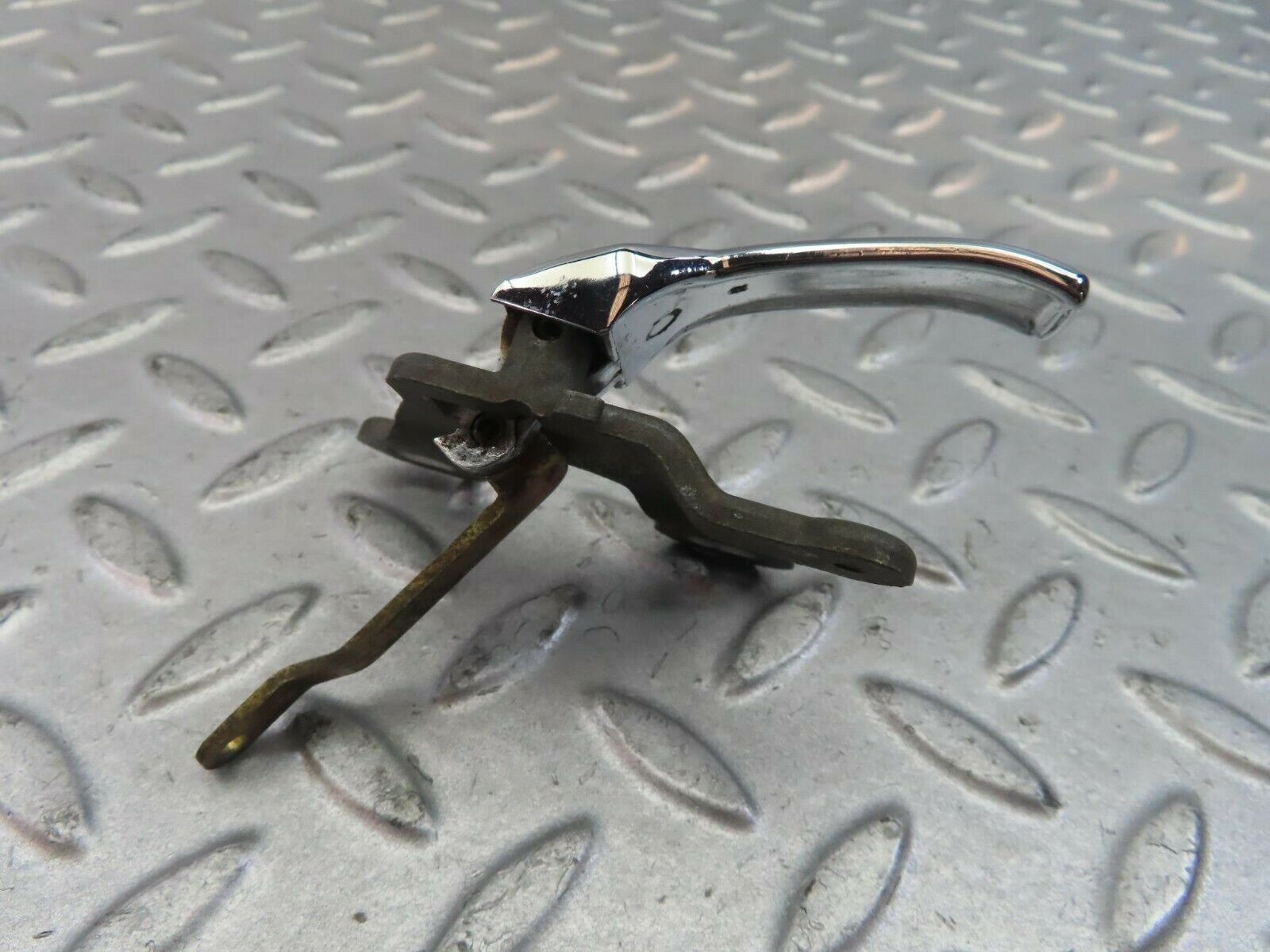 8726 Mercedes-Benz W115 Right Interior Door Handle Chrome 1107660419