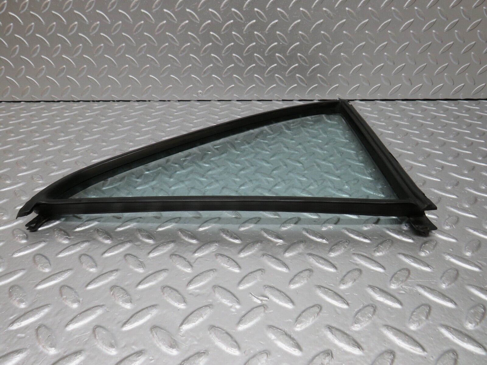 0627 Mercedes-Benz W123 230E Left Rear Door Quarter Glass 1237350124