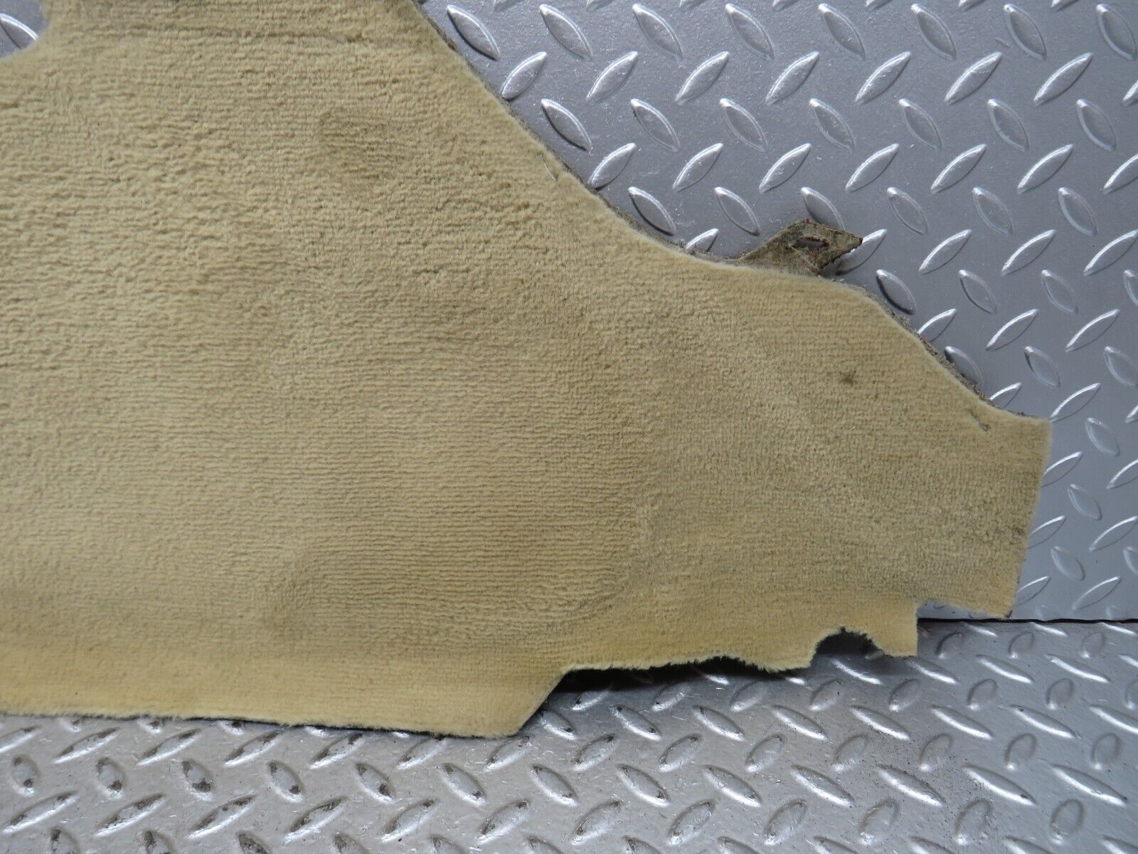 28927 Mercedes-Benz C124 320CE Coupe Centre Console Carpet Left Side Beige