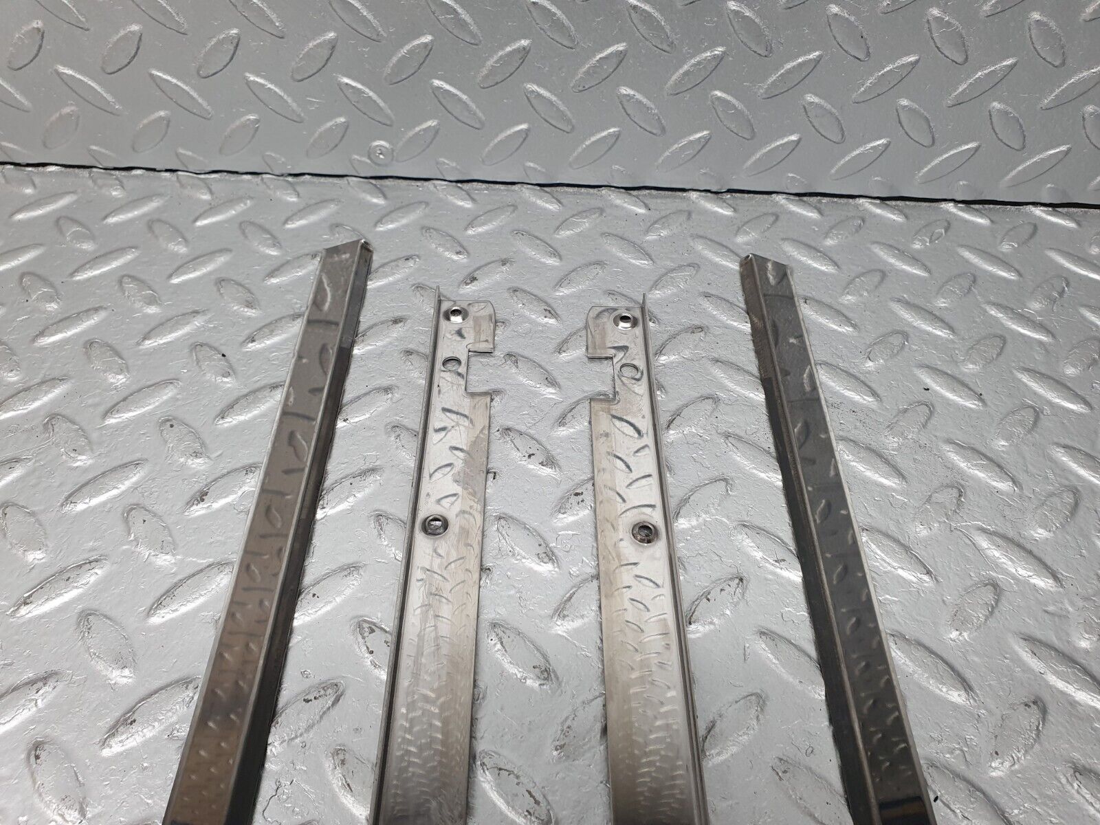 41058 Mercedes-Benz W126 300SE Sunroof Chrome Trim Set