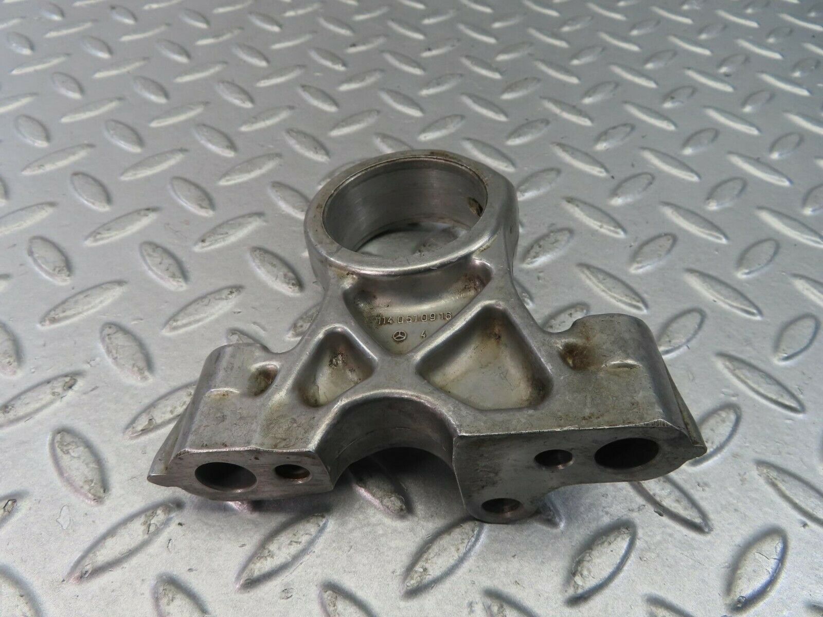 8953 Mercedes-Benz W108 Camshaft Tower Bearing 1140510916