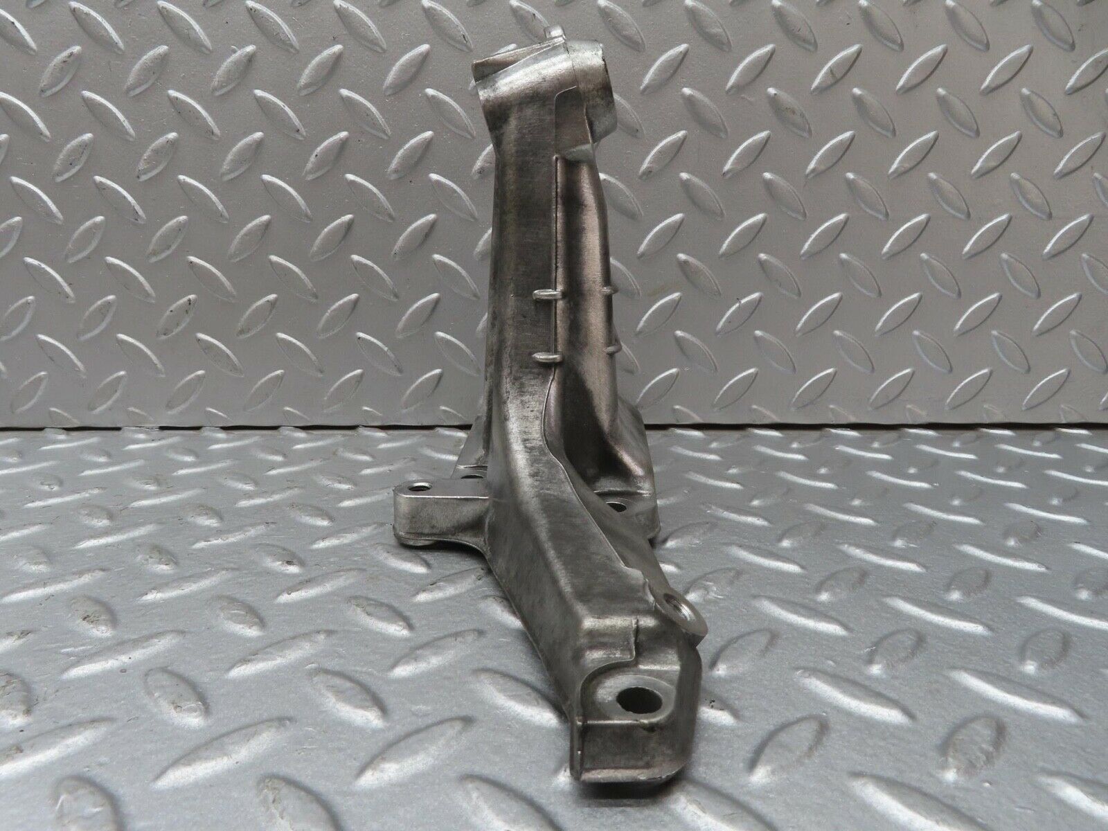 13398 Mercedes-Benz W220 S430 Engine Mount Bracket Left Side 1132230204